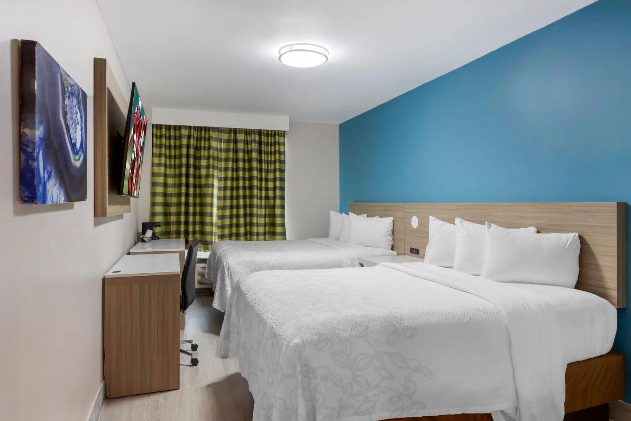 Photo of the whole room, Bed in Red Roof PLUS Brooklyn - Flatbush Ave