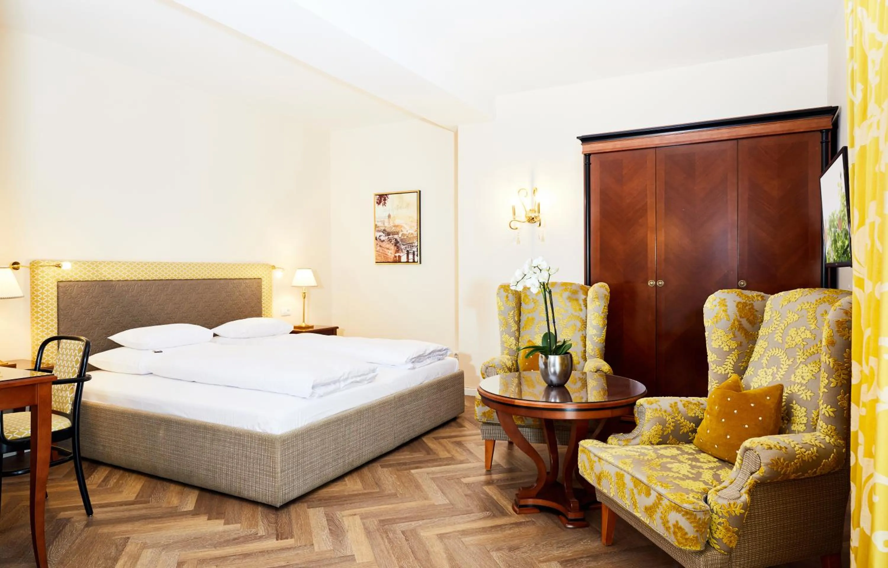 Photo of the whole room, Bed in Parkhotel Graz - Traditional Luxury