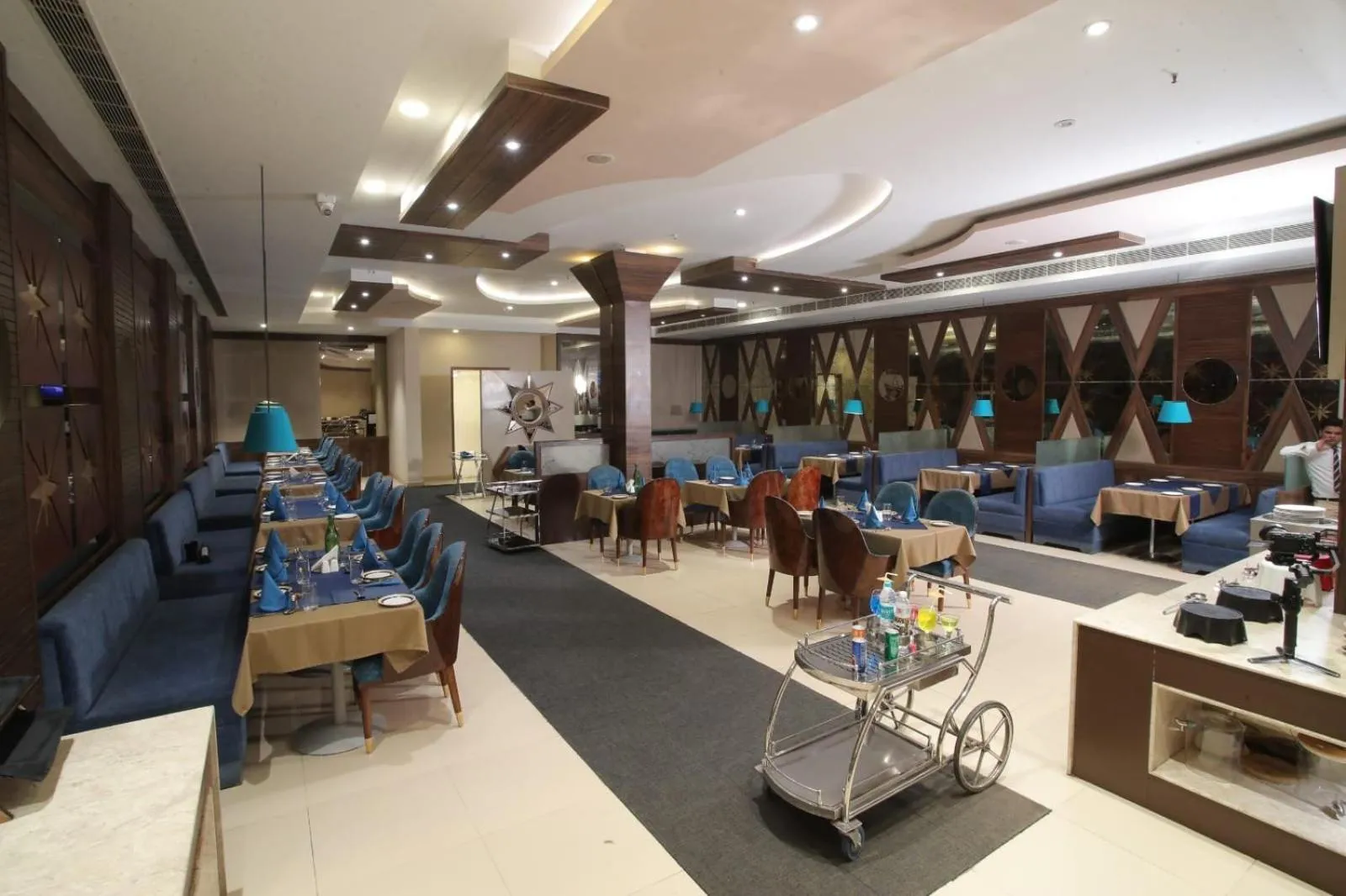 Restaurant/Places to Eat in Hotel Adityaz