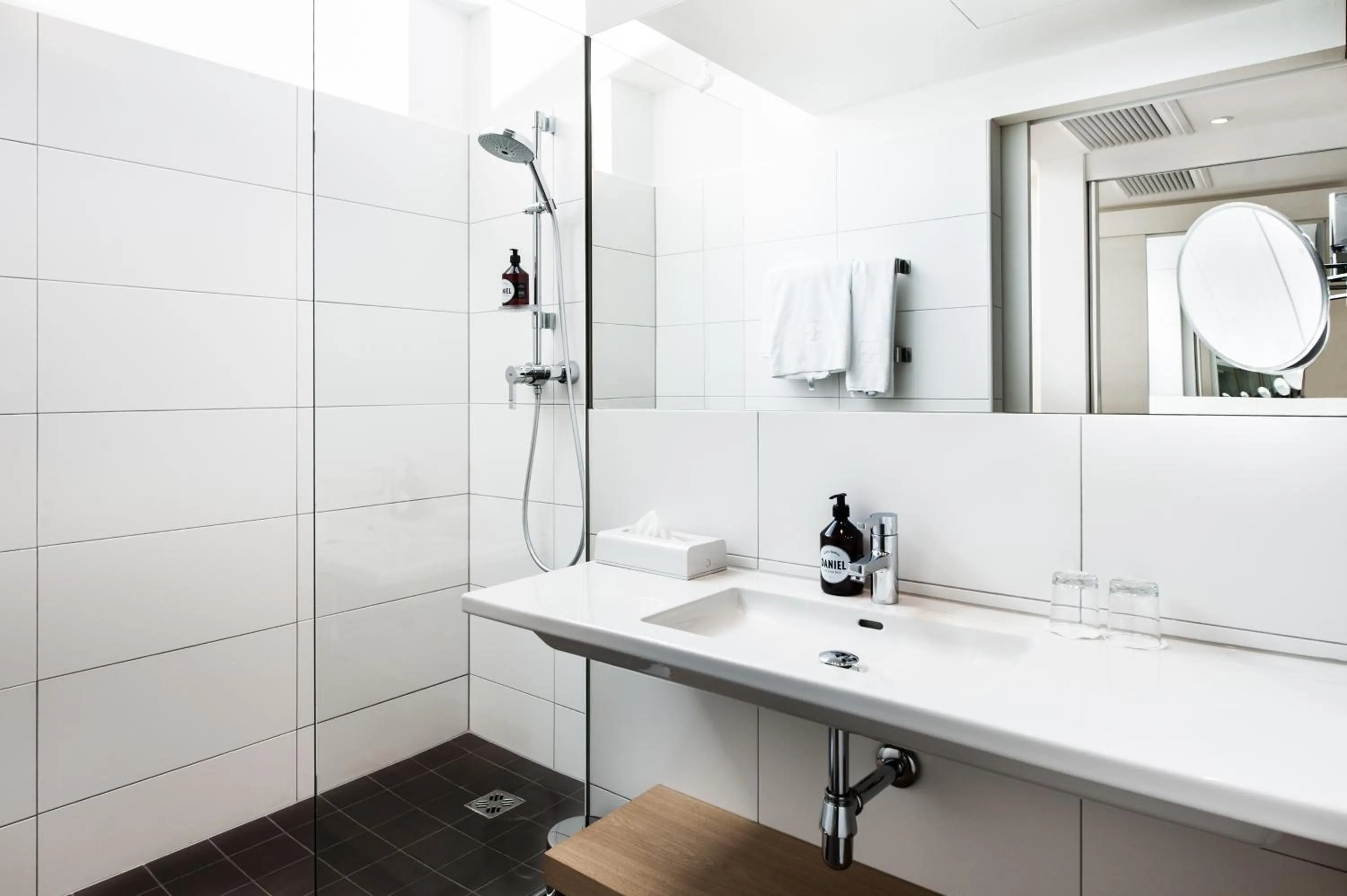 Shower in Hotel Weitzer Graz - Centre of Graz