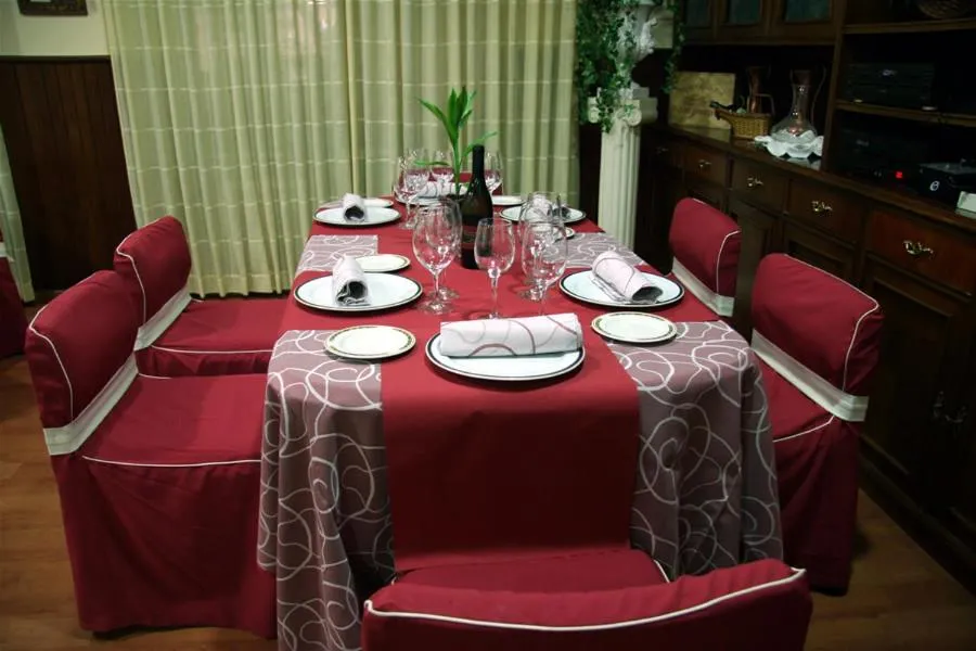 Restaurant/places to eat in Hotel Leyton