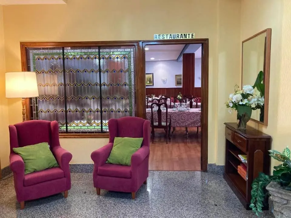 Restaurant/places to eat in Hotel Leyton