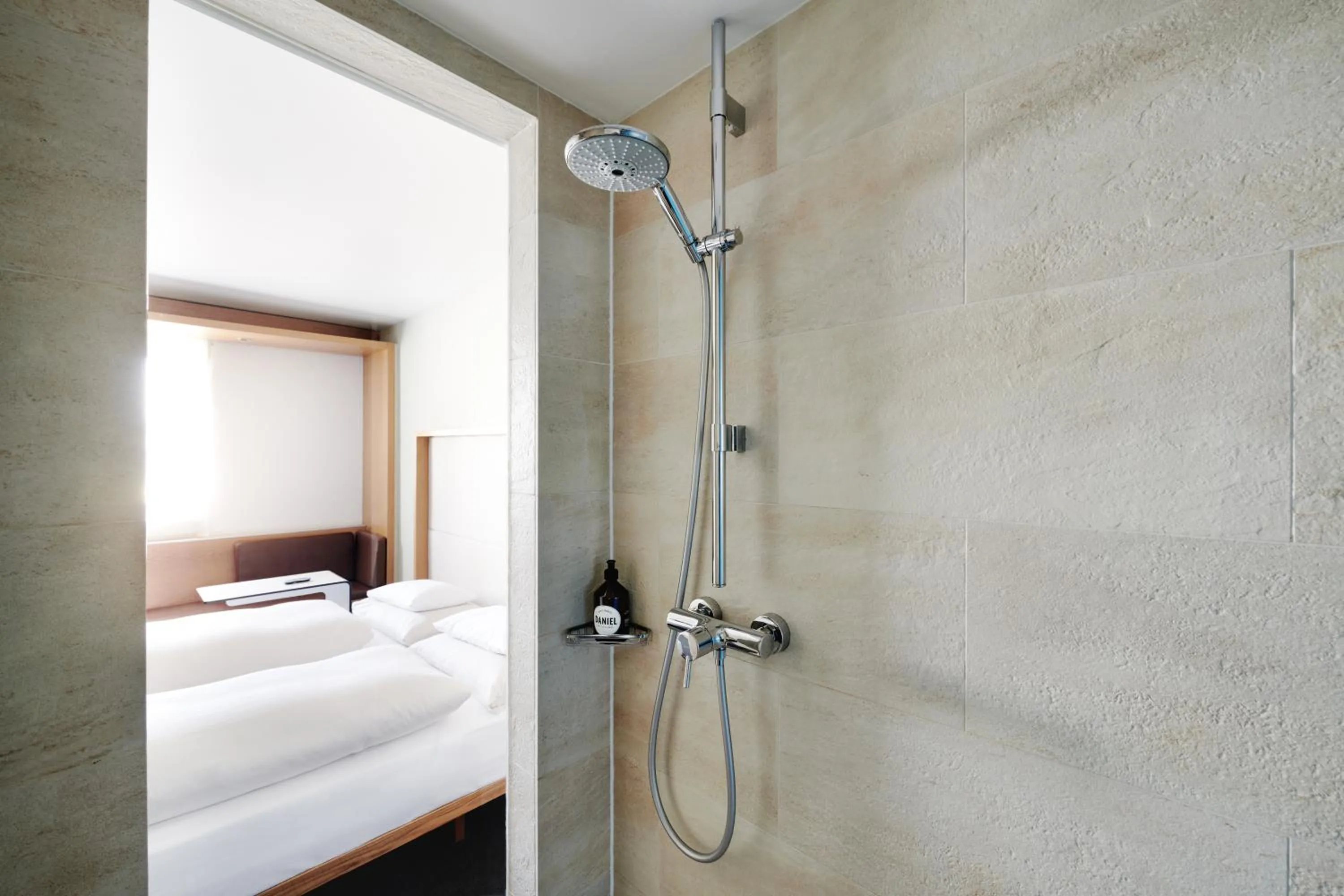 Shower, Bed in Hotel Daniel Graz - Smart Lifestyle Near City Centre