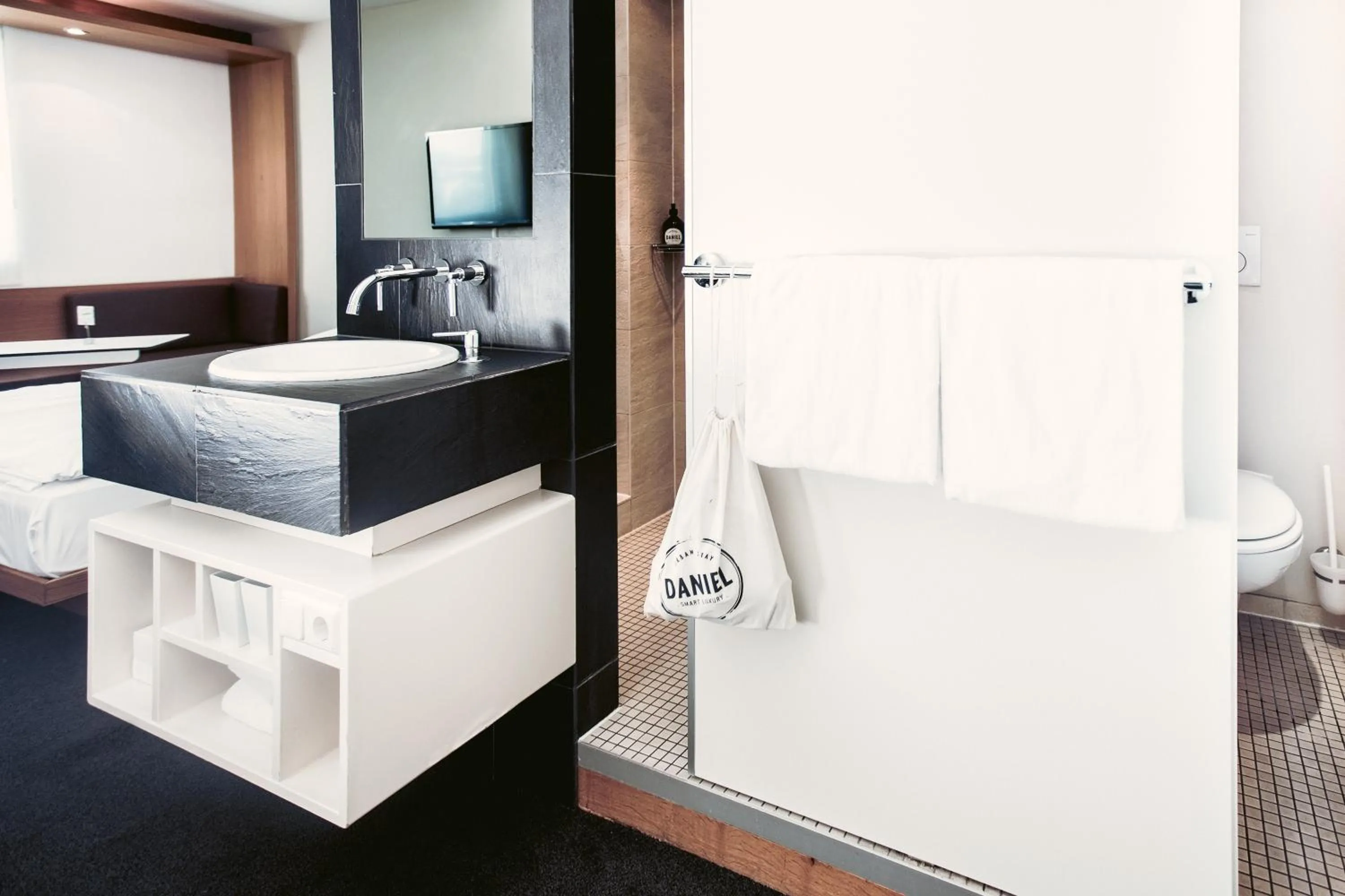 Bathroom, Bed in Hotel Daniel Graz - Smart Lifestyle Near City Centre