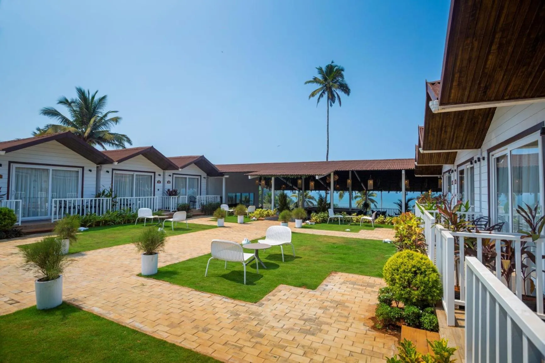 Facade/entrance in Stone Wood Beach Resort, Vagator