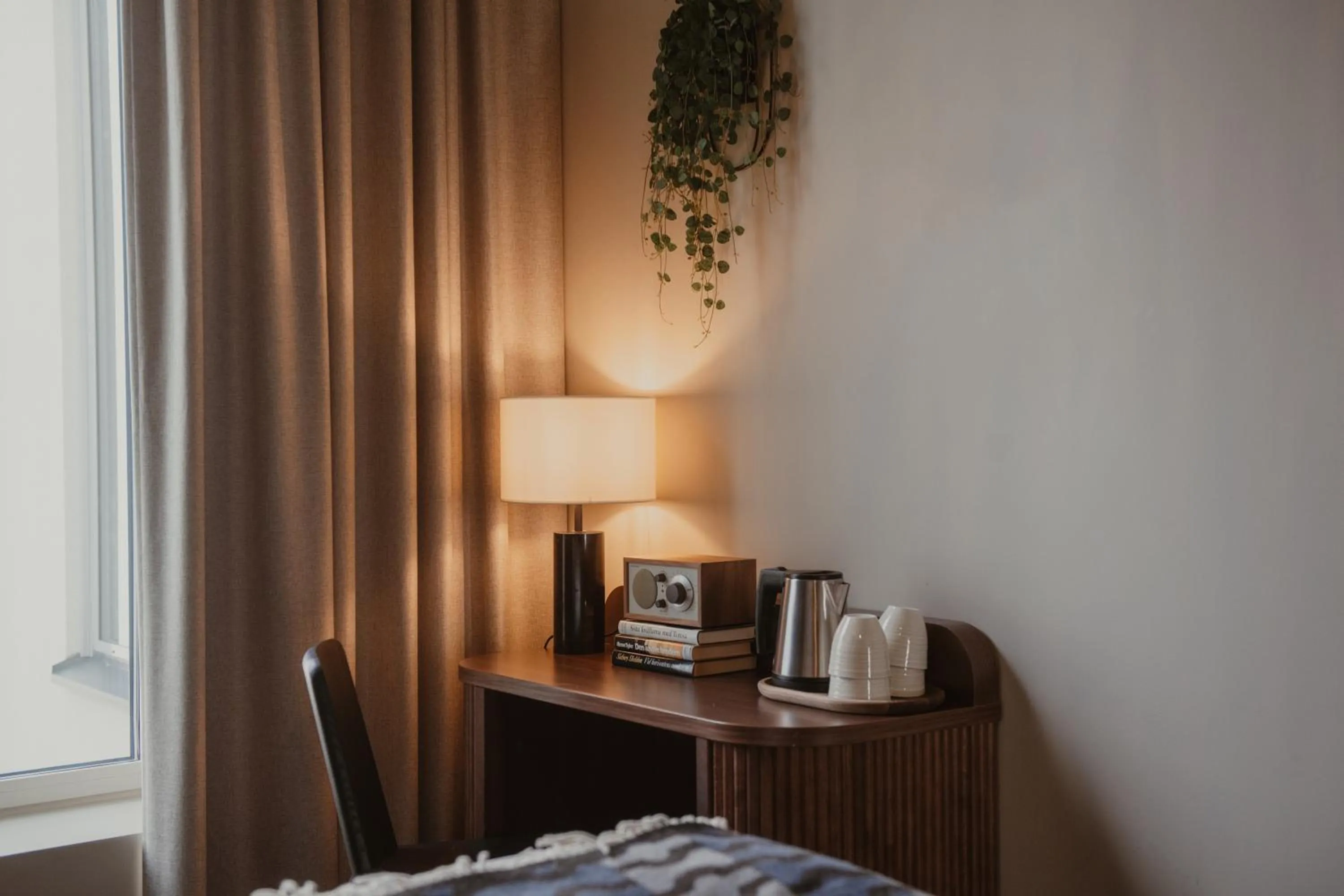 Coffee/tea facilities, Bed in Home Hotel Tapetfabriken