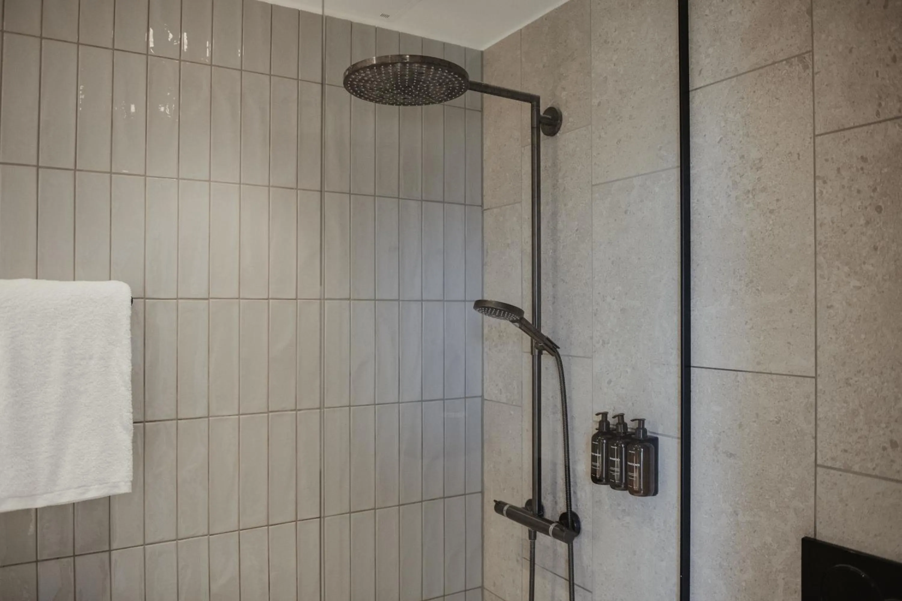 Shower in Home Hotel Tapetfabriken