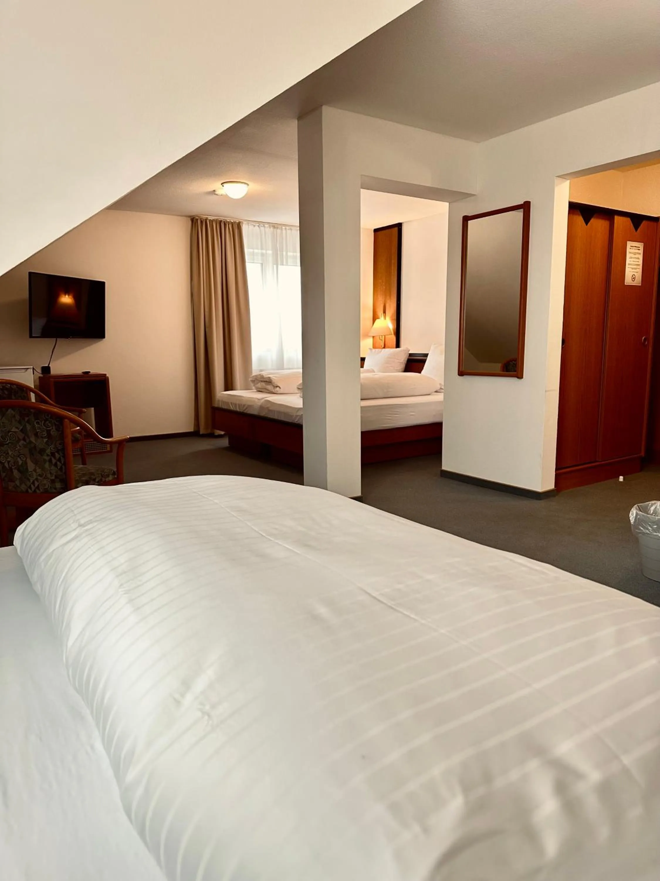 Photo of the whole room, Bed in E&D Hotel Rodgau