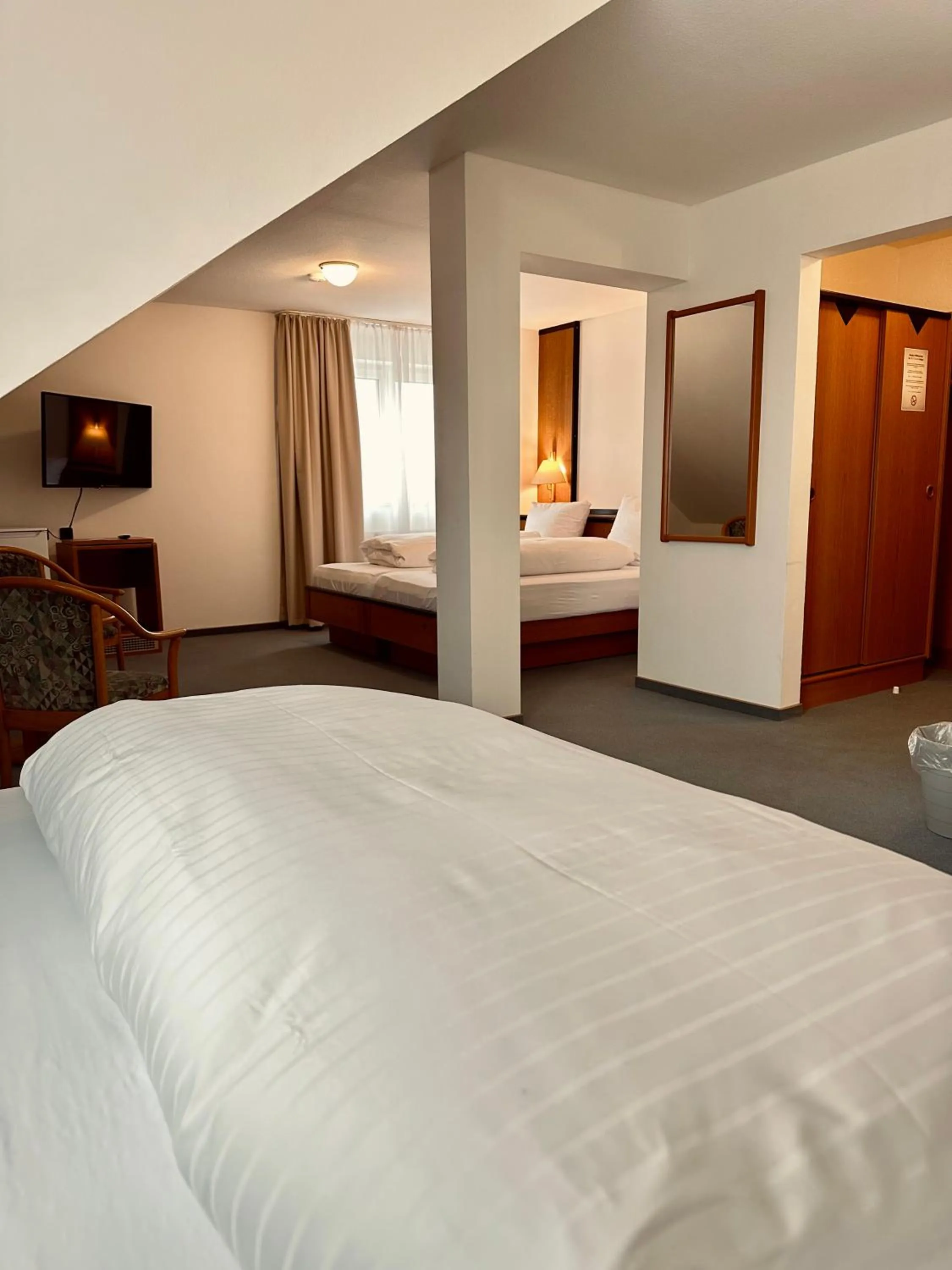 Photo of the whole room, Bed in E&D Hotel Rodgau