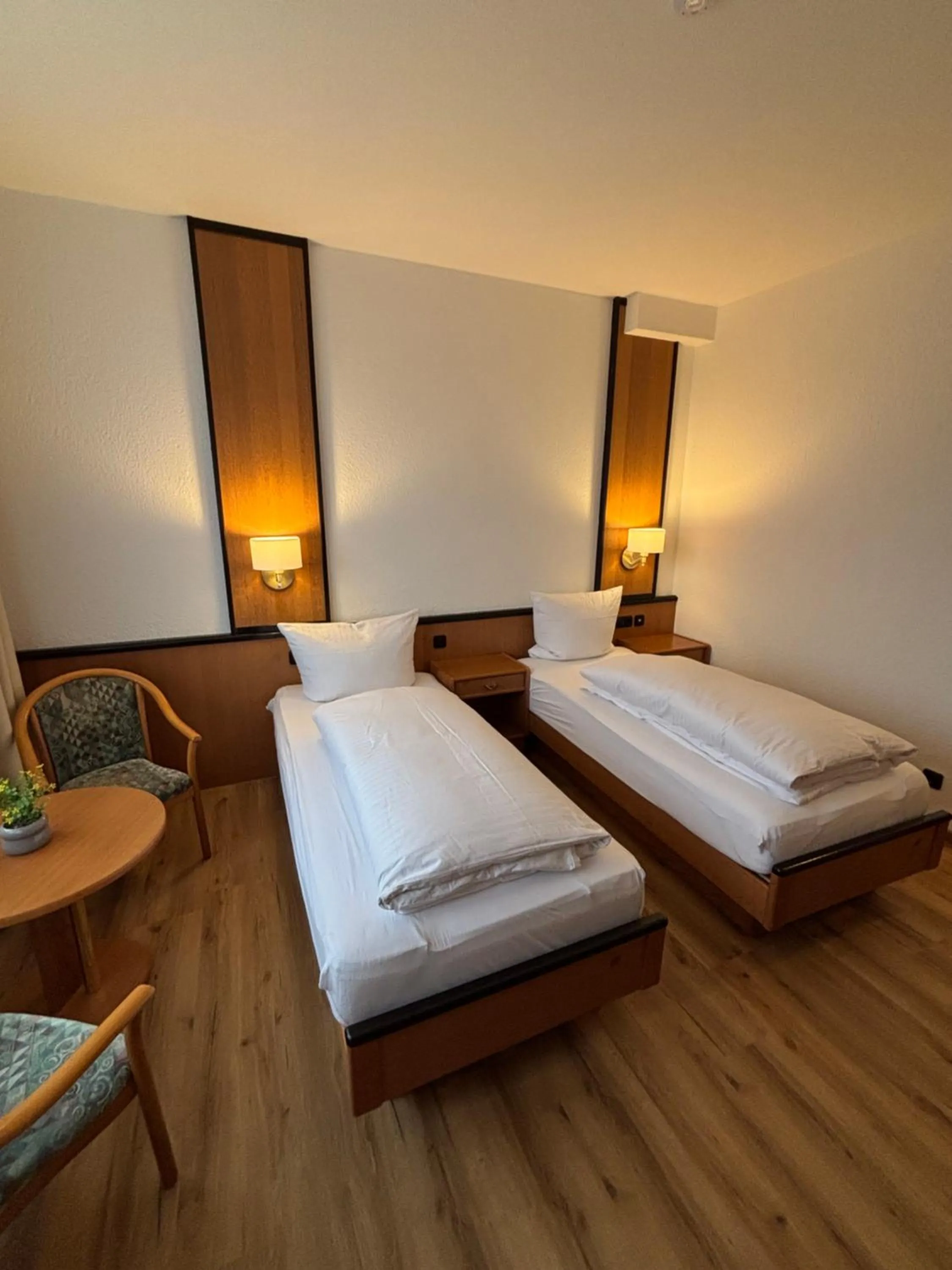 Photo of the whole room, Bed in E&D Hotel Rodgau