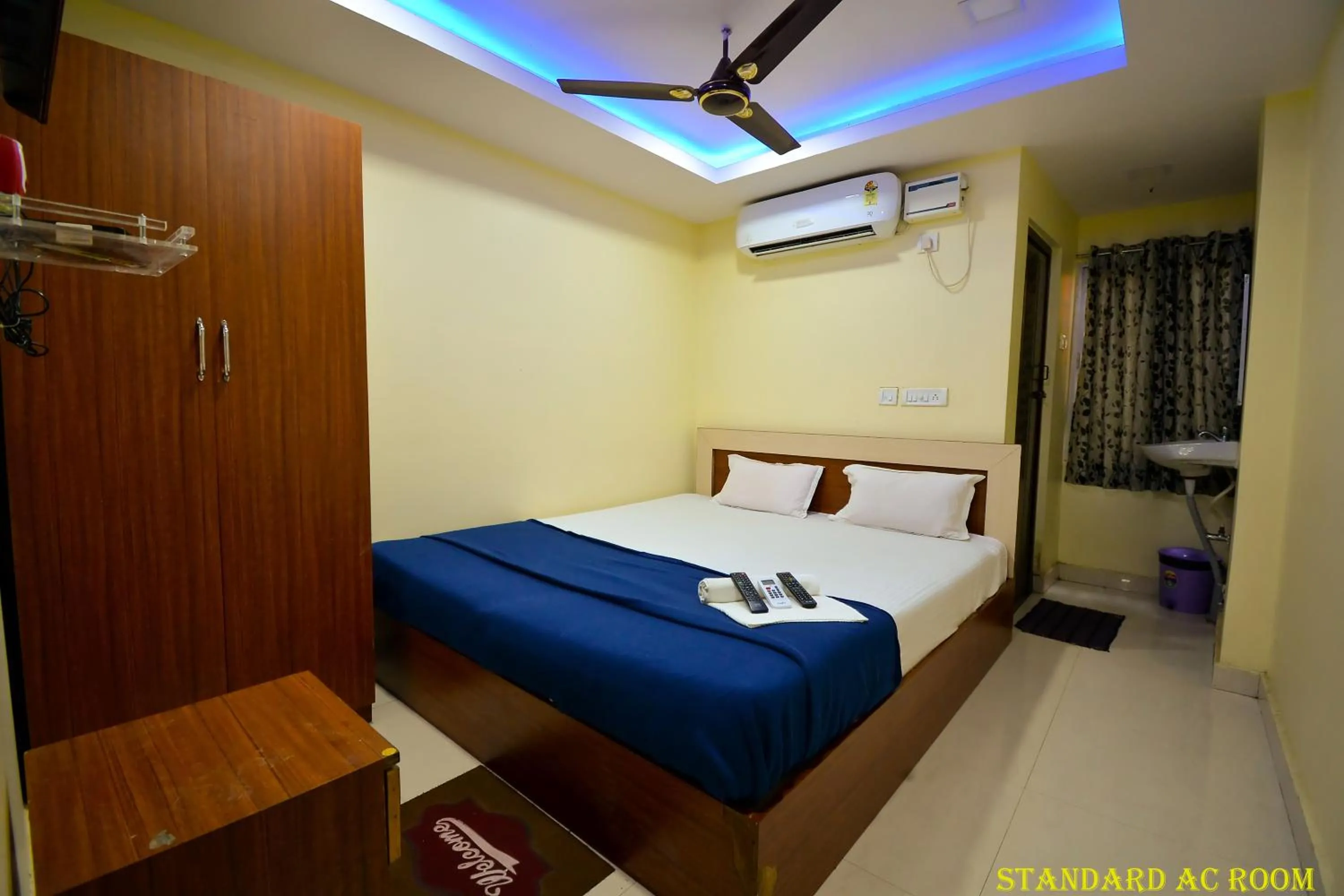 Bed in HOTEL CORAL INN -HCI