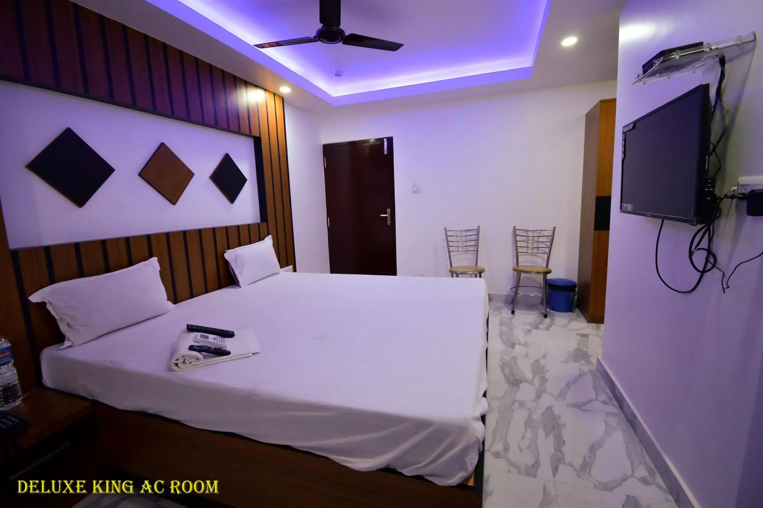 Bed in HOTEL CORAL INN -HCI