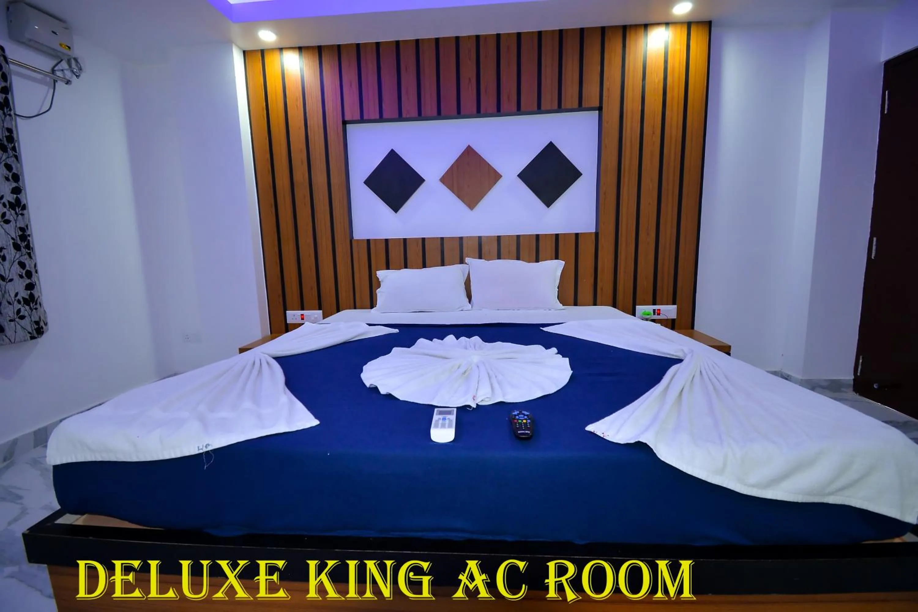 Bed in HOTEL CORAL INN -HCI