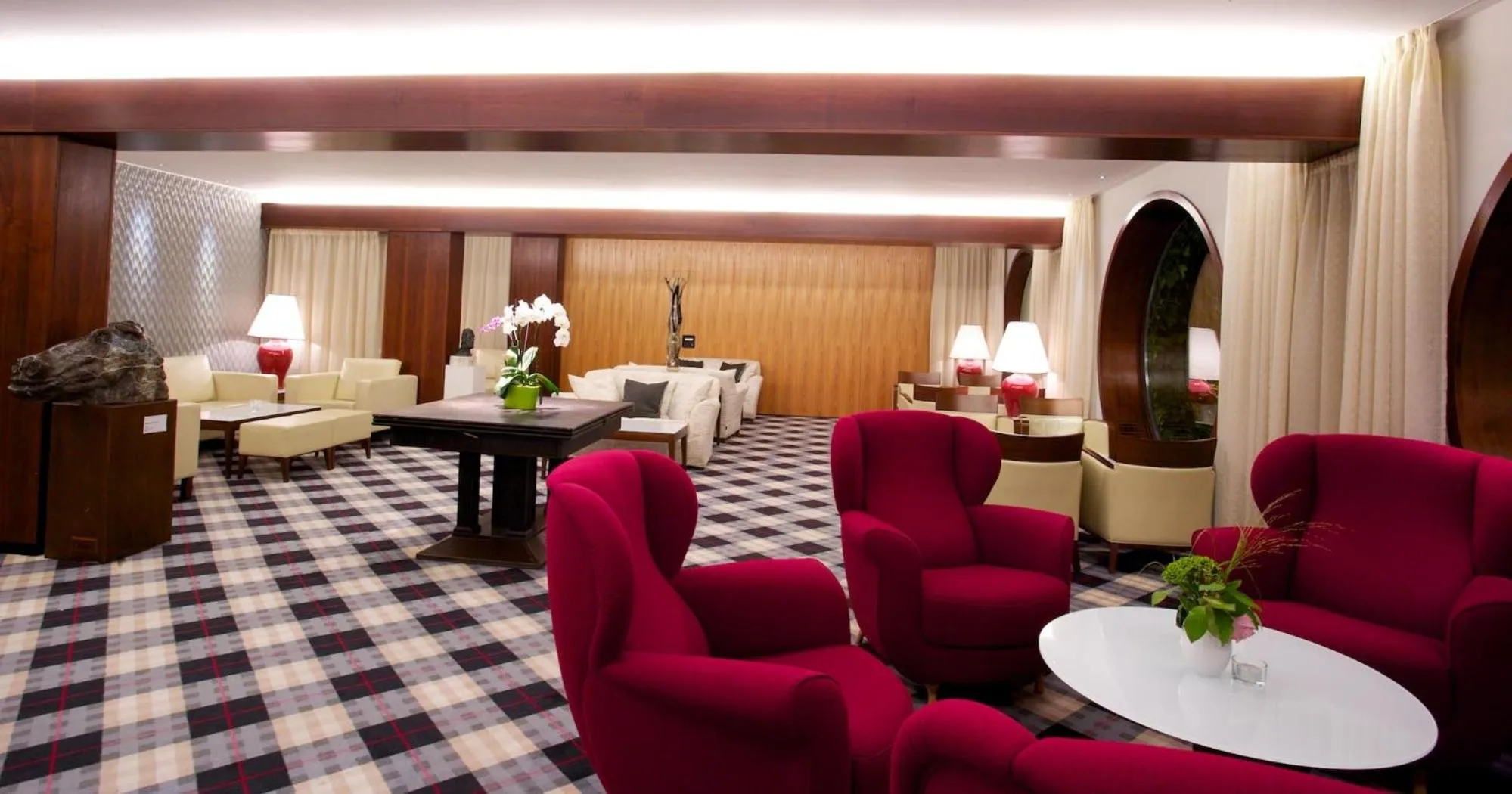 Lounge or bar in Berghotel Tulbingerkogel