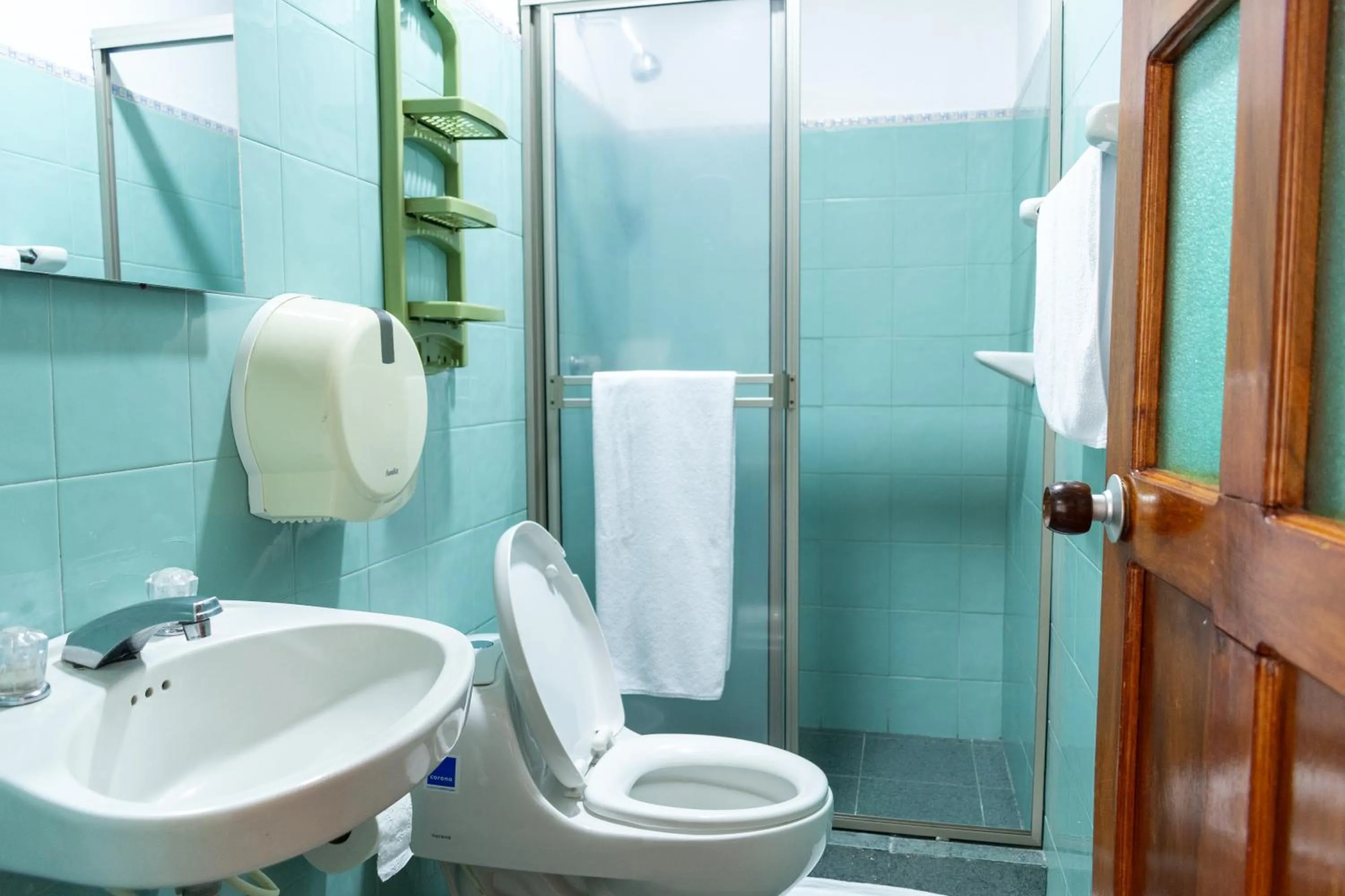 Bathroom in Hotel Corozal Plaza