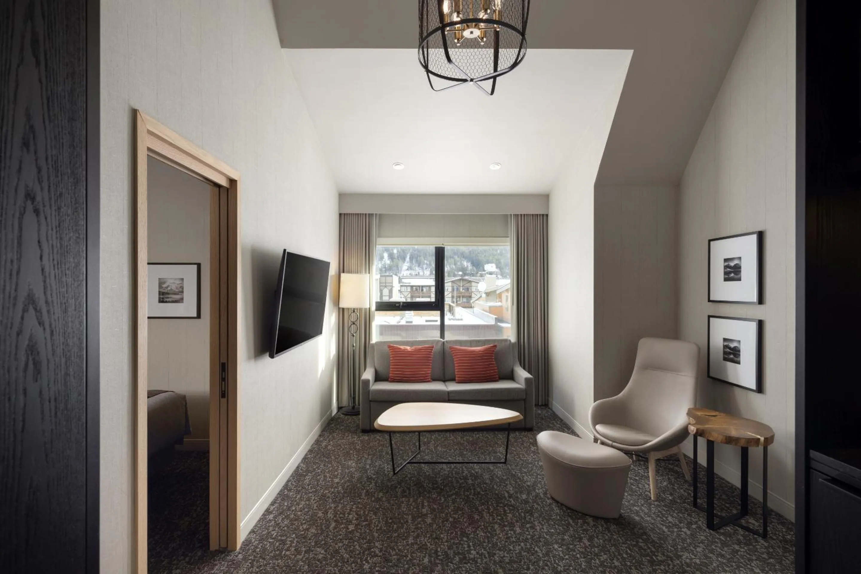 Living room, Bed in Peaks Hotel and Suites