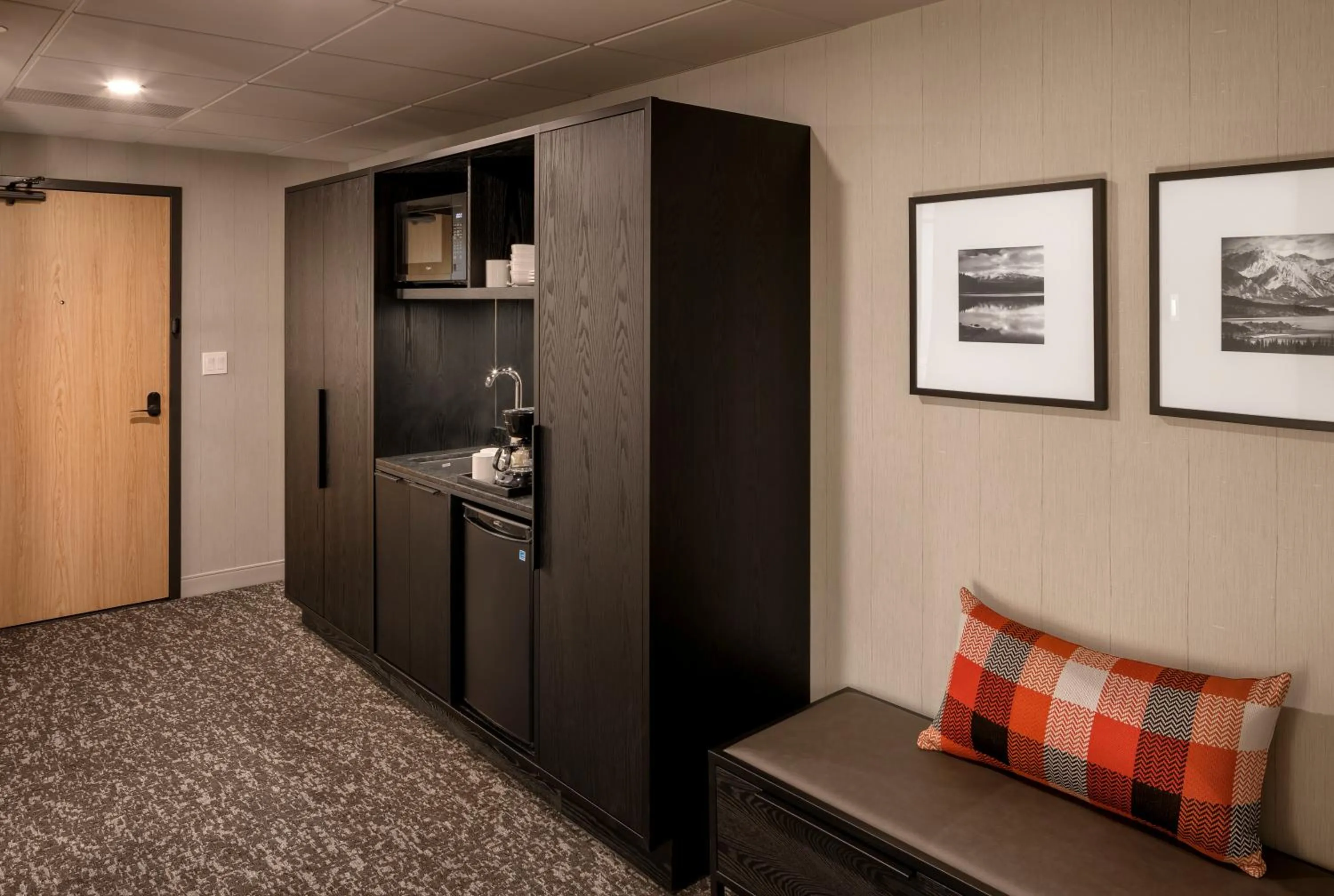 Peaks Hotel and Suites