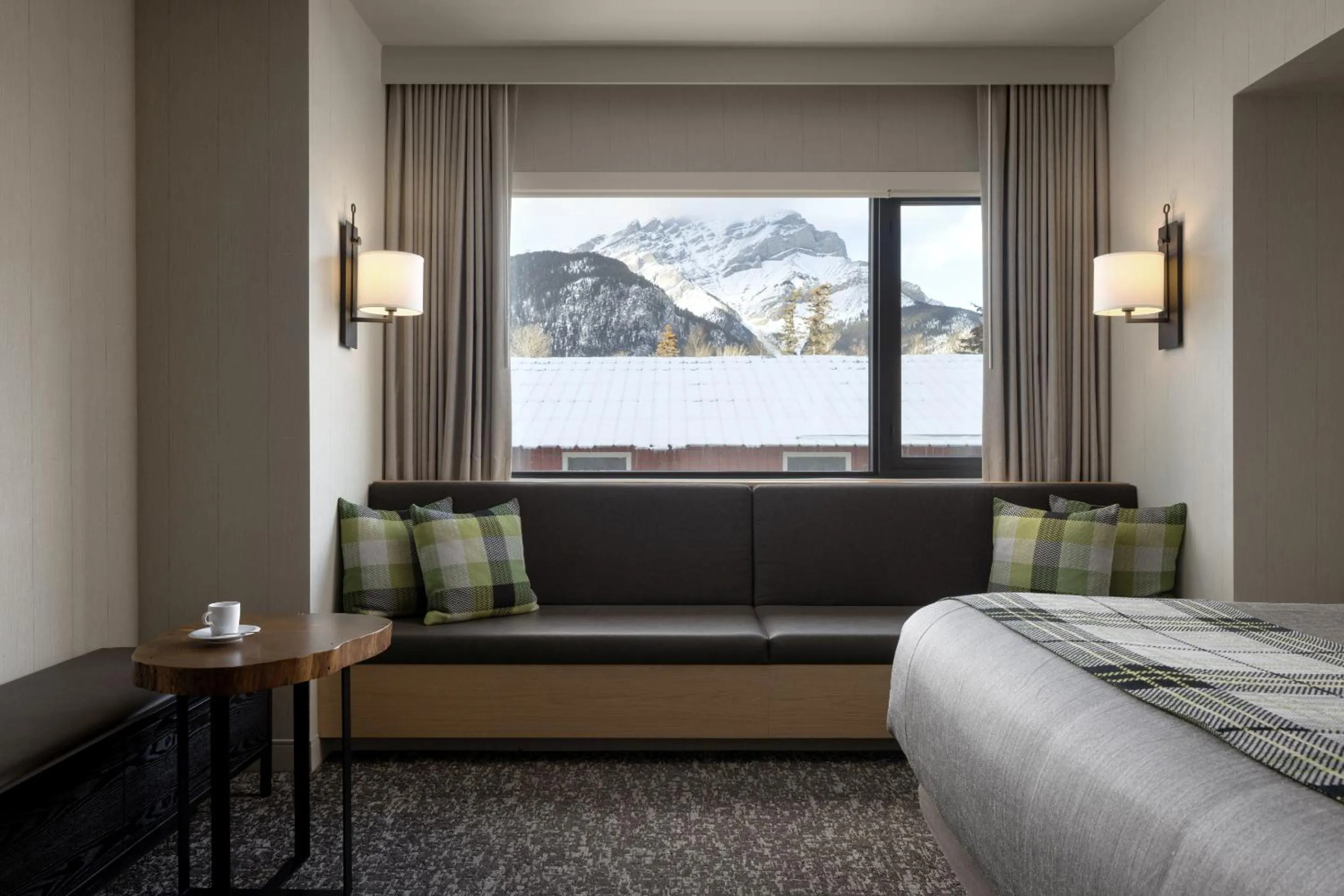 View (from property/room), Bed in Peaks Hotel and Suites
