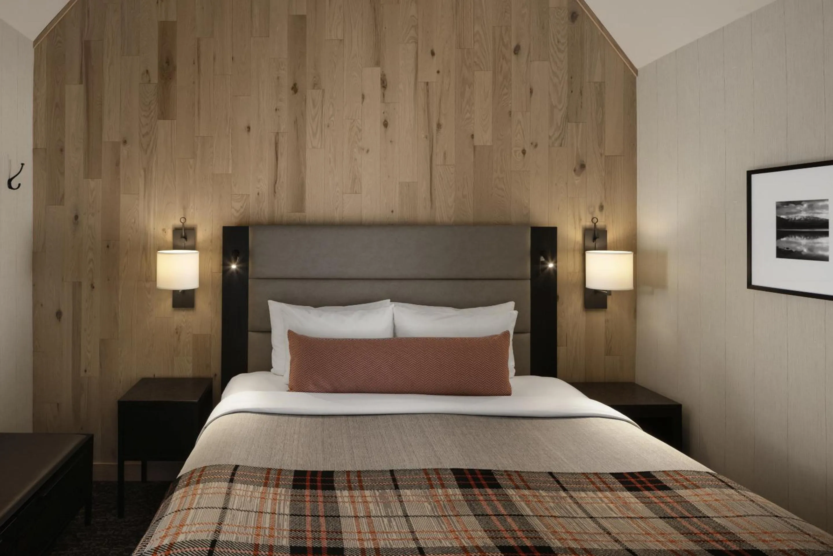 Bedroom, Bed in Peaks Hotel and Suites