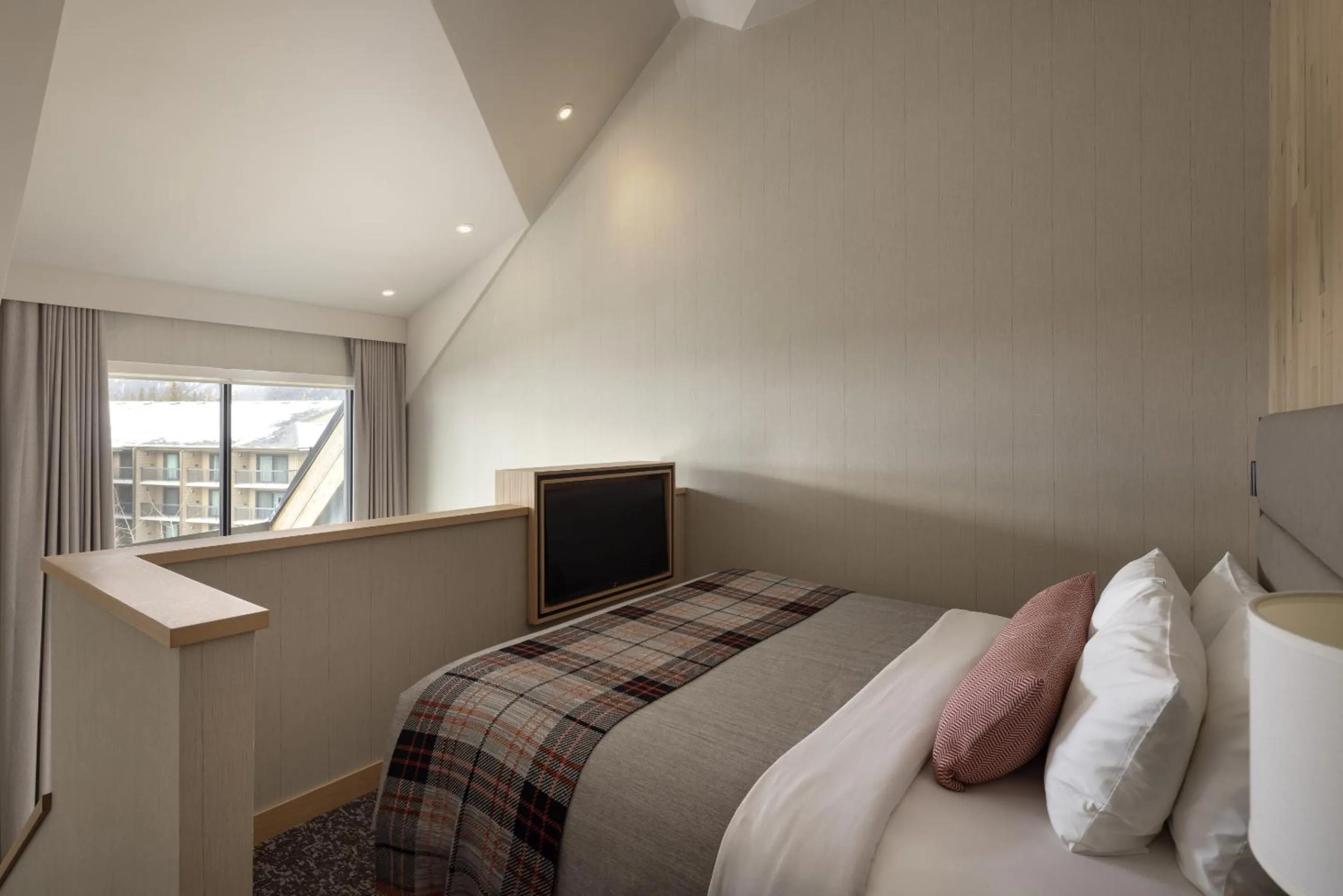 Bedroom, Bed in Peaks Hotel and Suites