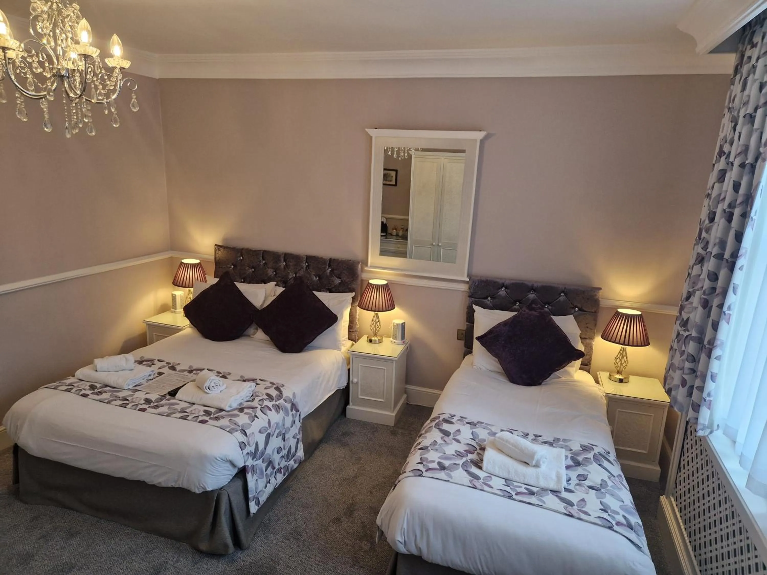 Bedroom, Bed in St Margaret's Hotel