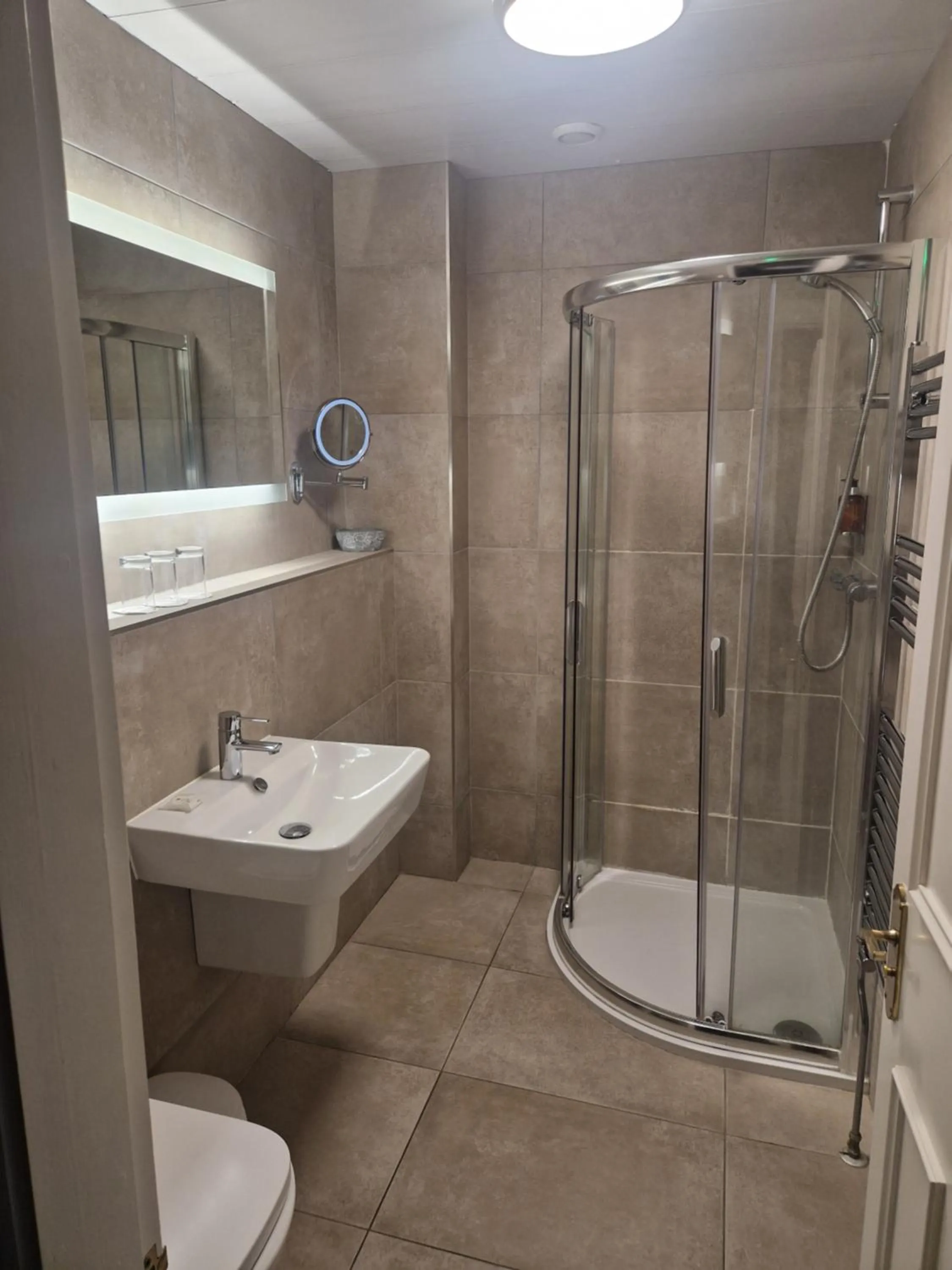 Bathroom in St Margaret's Hotel