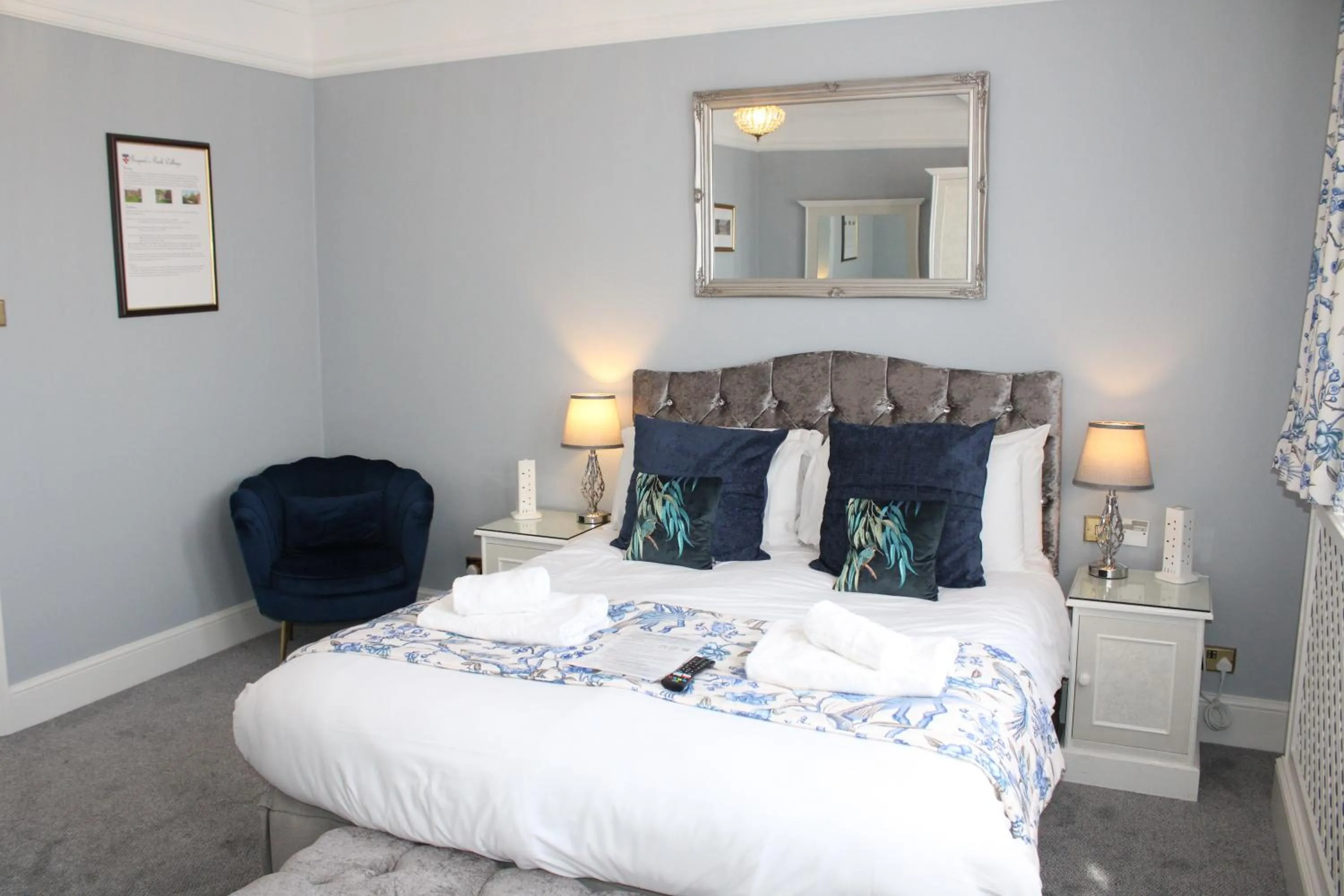 Photo of the whole room, Bed in St Margaret's Hotel