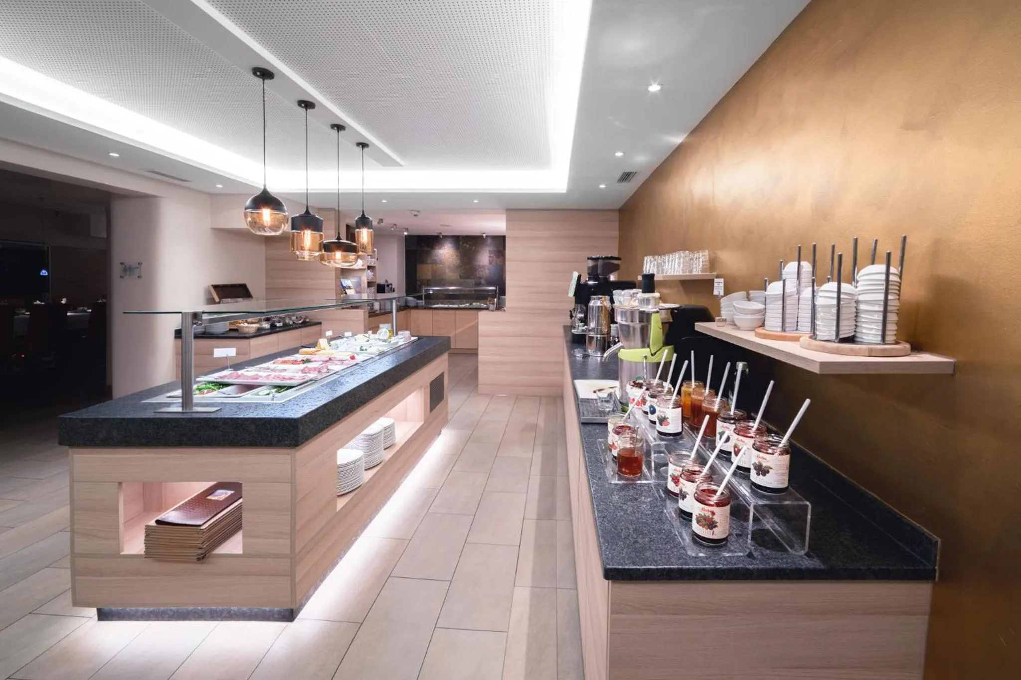 Buffet breakfast in Alpen Adria Hotel & Spa