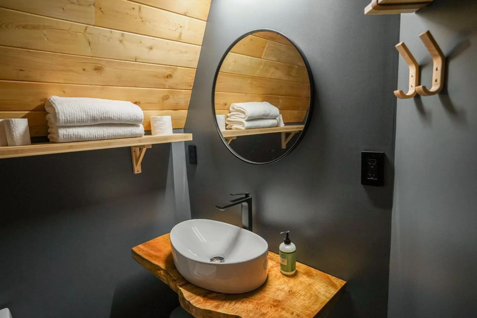 Shower in Artbliss Hotel