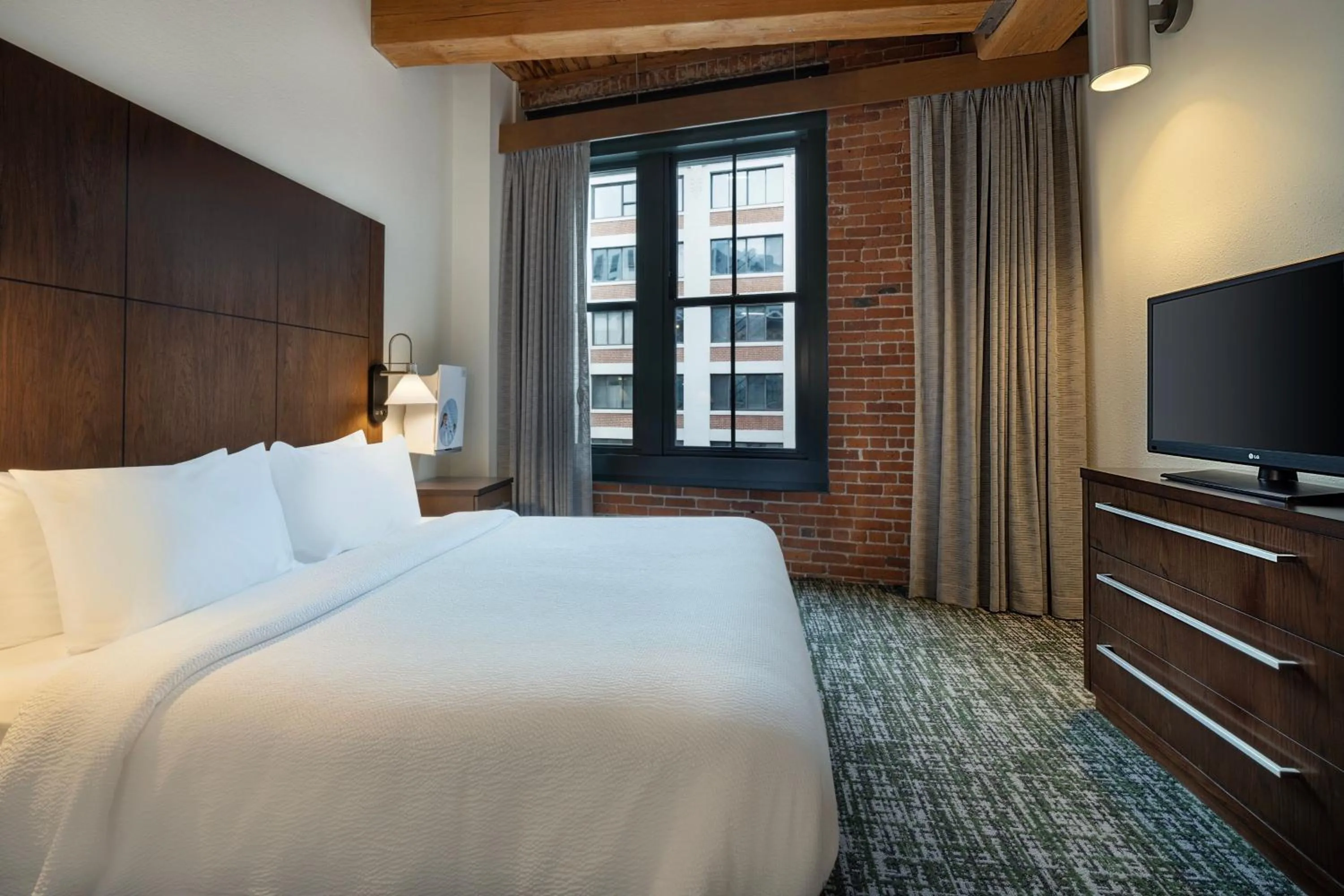 Photo of the whole room, Bed in Residence Inn by Marriott Boston Downtown Seaport