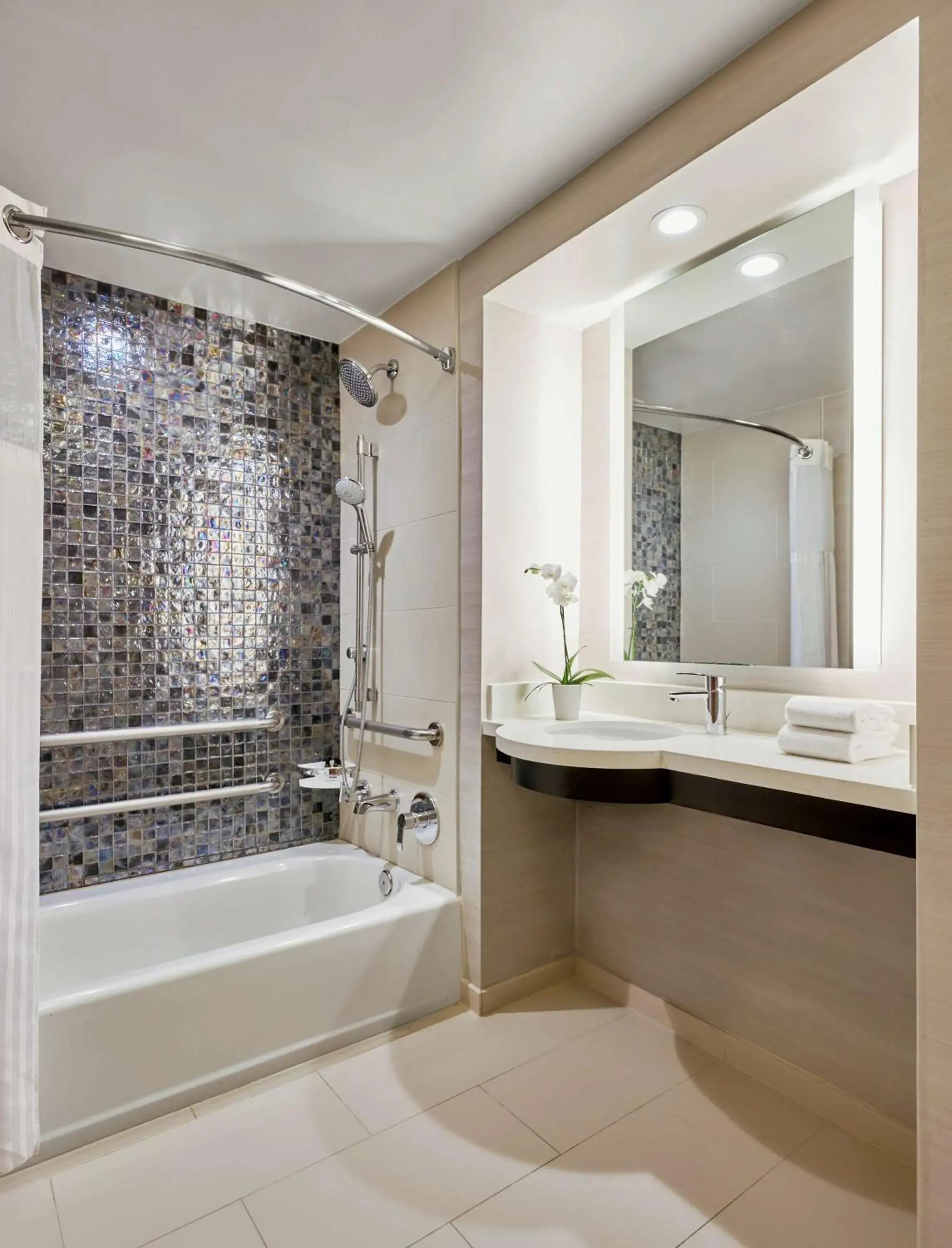 Corner Queen Room with Two Queen Beds in Hyatt Regency La Jolla at Aventine Corner Queen Room with Two Queen Beds in Hyatt Regency La Jolla at Aventine