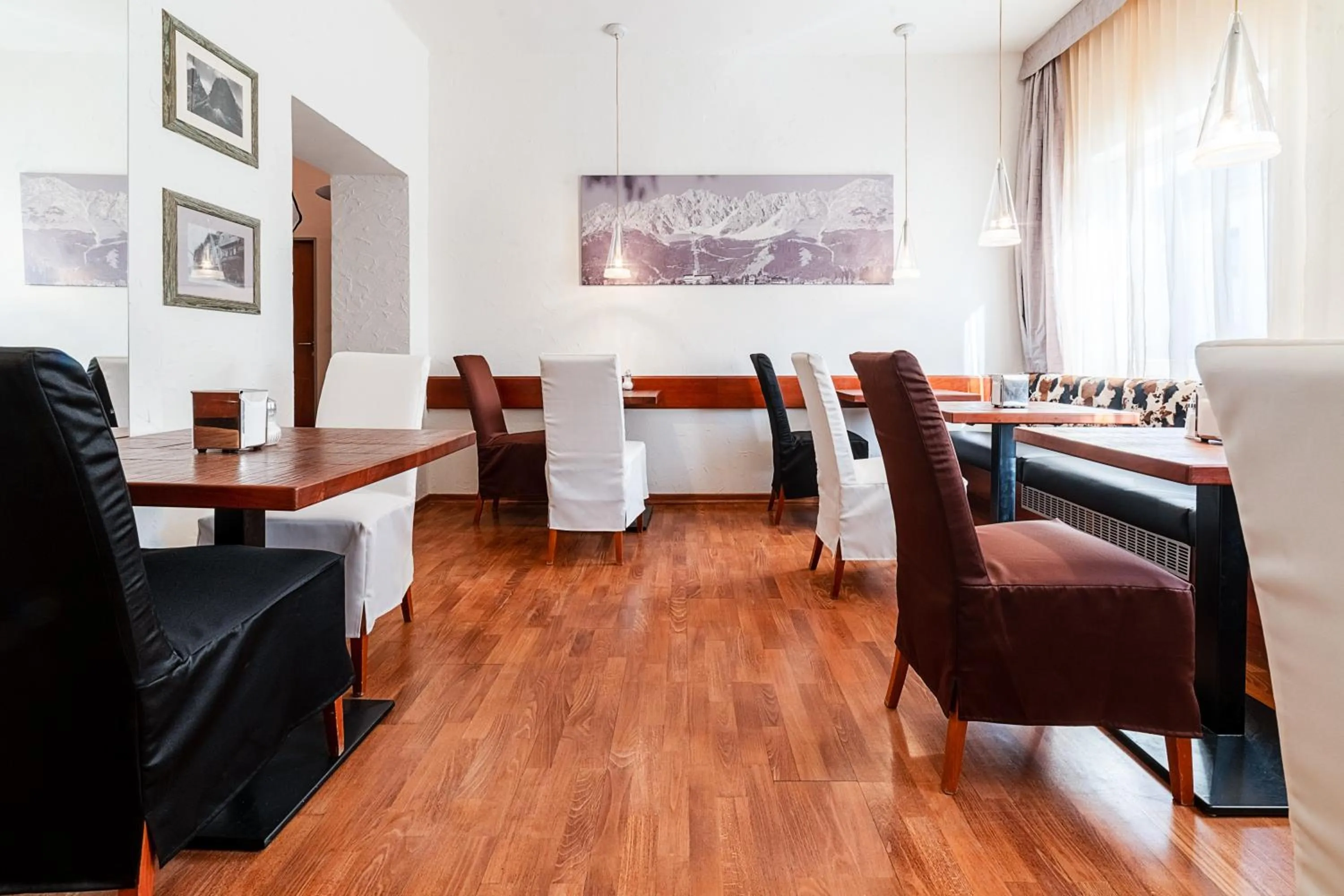 Seating area in BinderS Budget City-Mountain Hotel