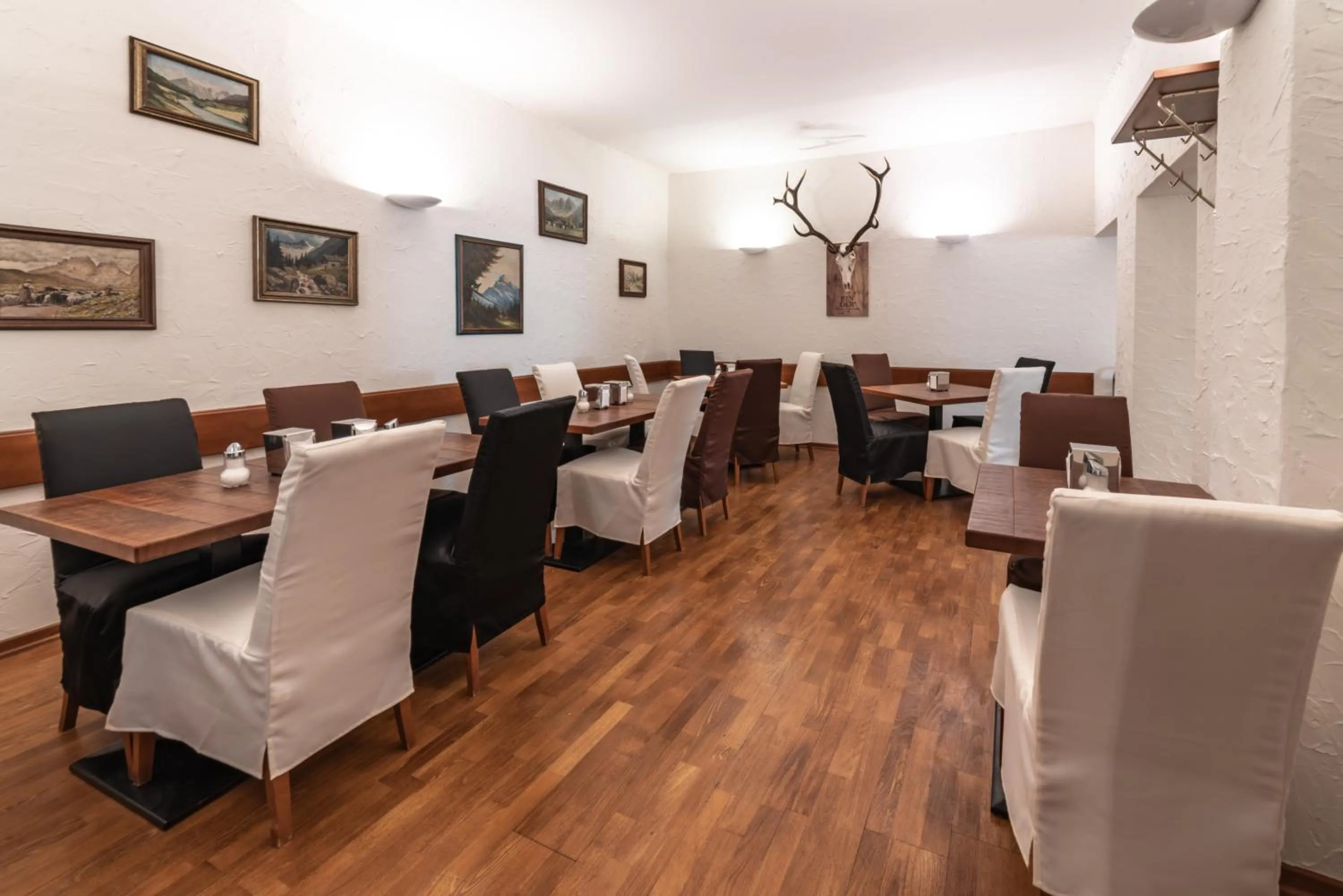 Restaurant/places to eat in BinderS Budget City-Mountain Hotel