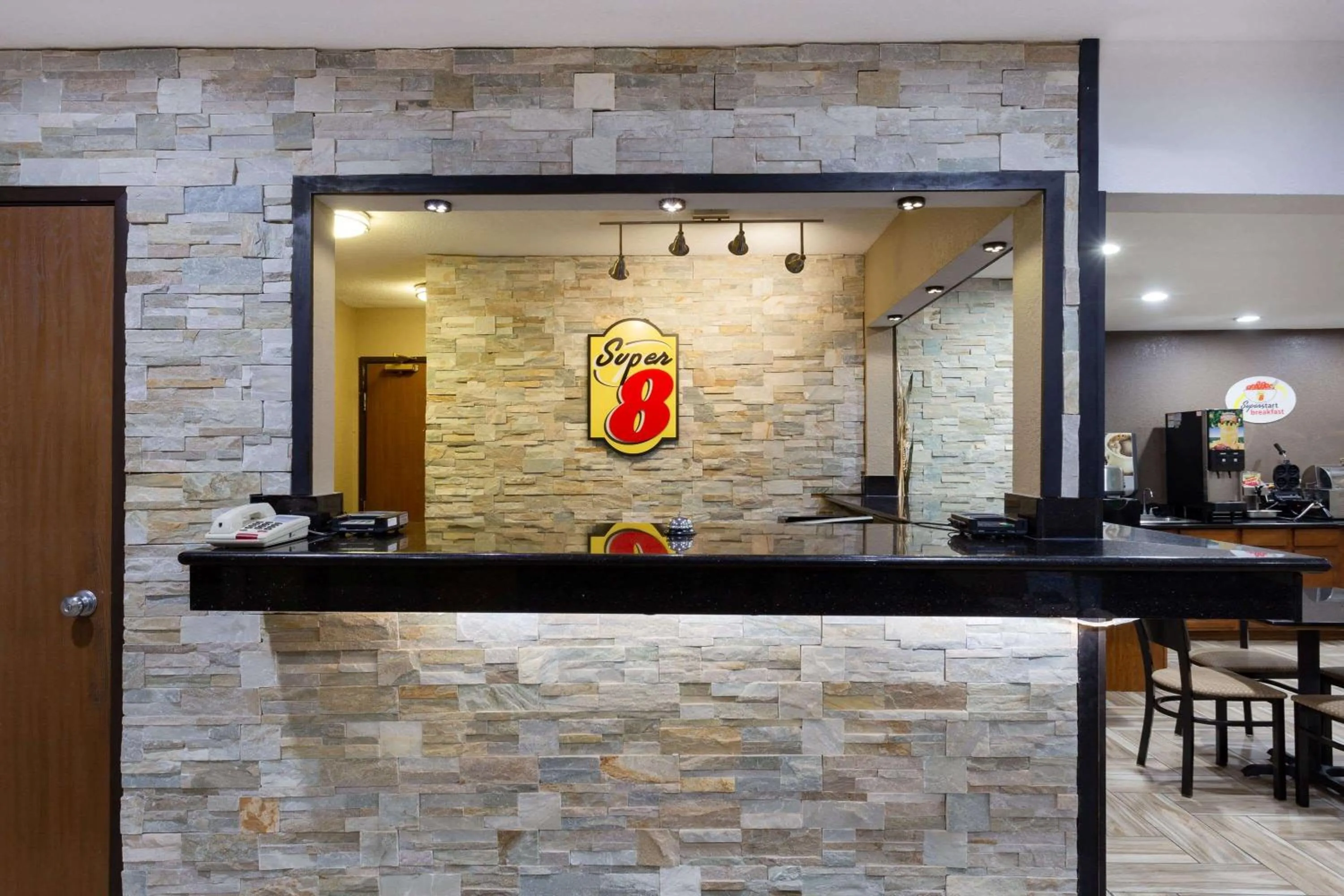 Lobby or reception in Super 8 by Wyndham Decorah