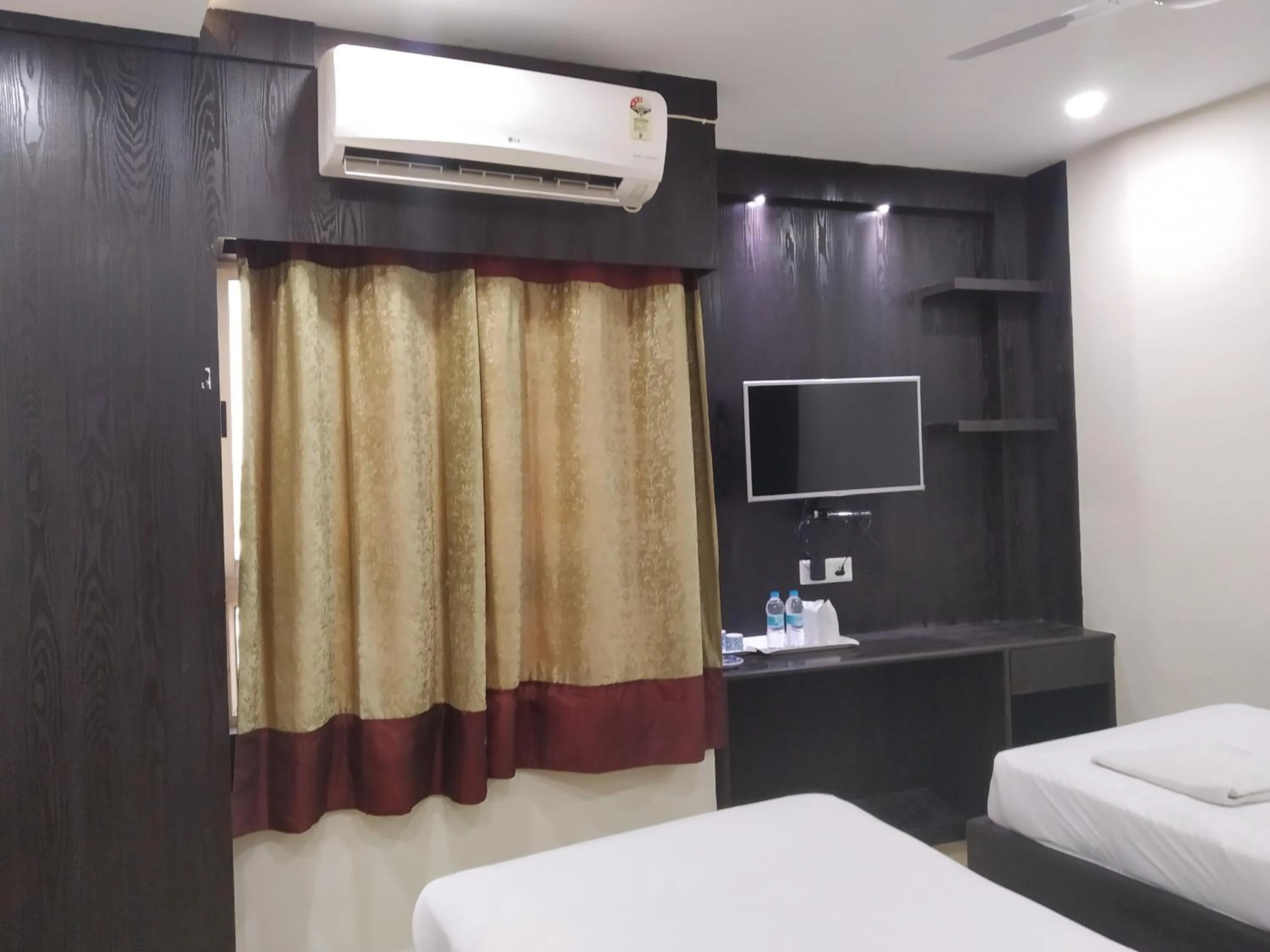 Communal lounge/ TV room, Bed in Hotel Bikram-A Boutique Hotel
