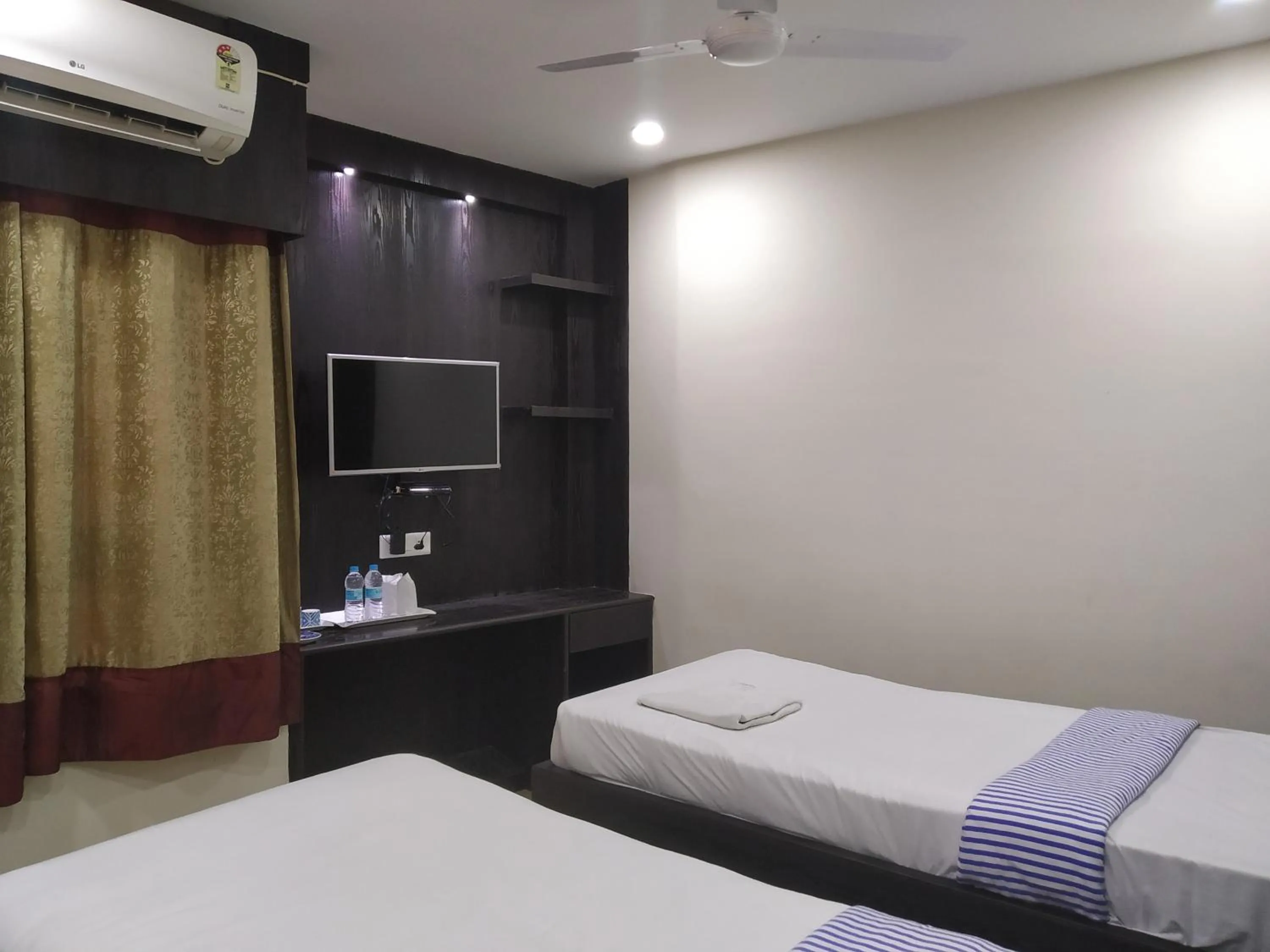 Communal lounge/ TV room, Bed in Hotel Bikram-A Boutique Hotel