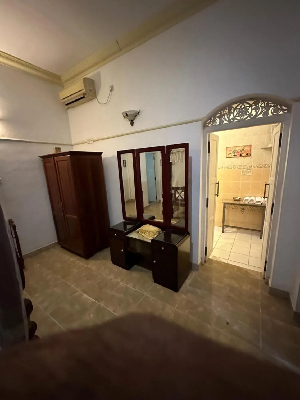 wardrobe in Manor House-Kandy