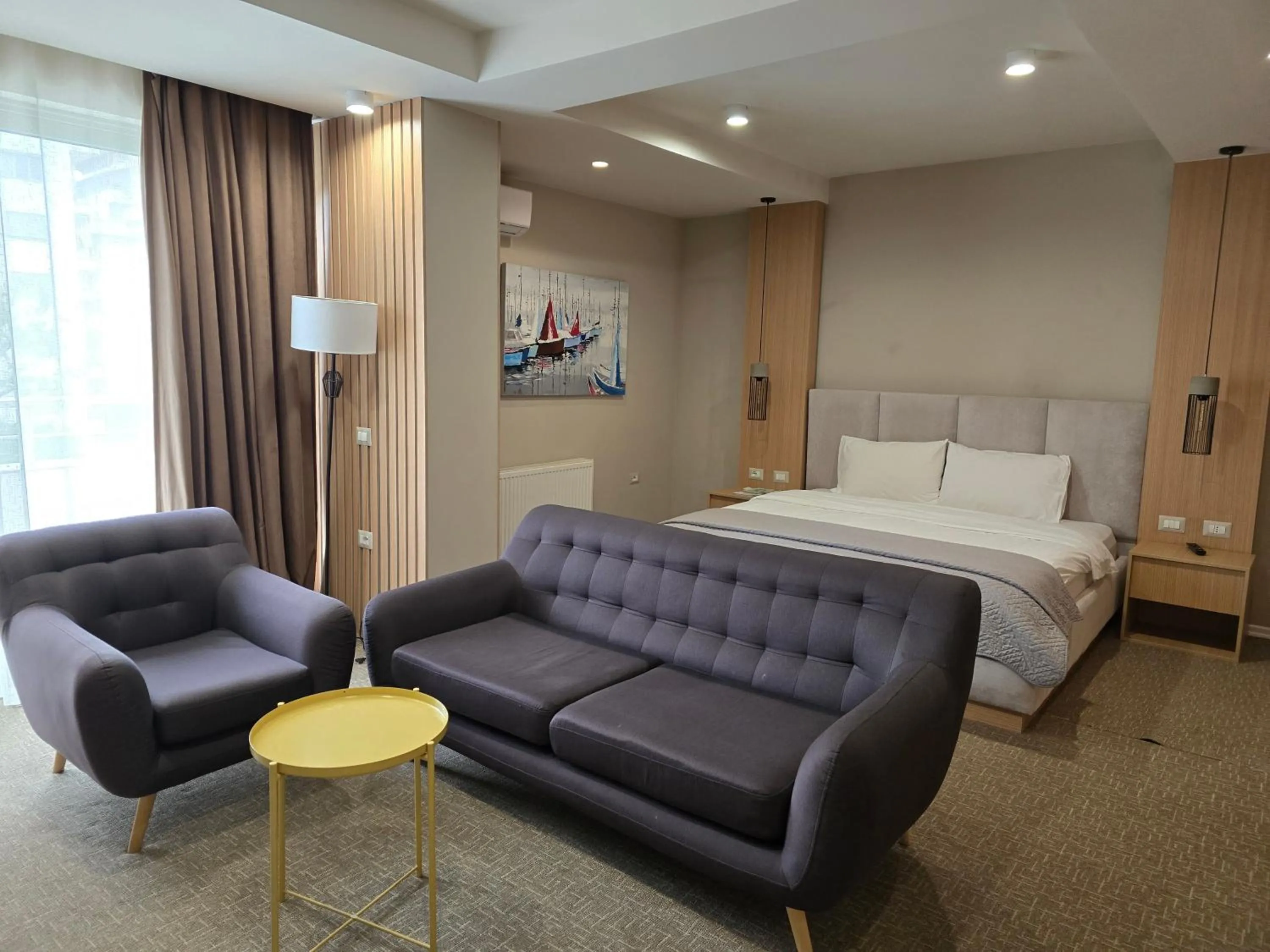 Seating area, Bed in Perla Hotel