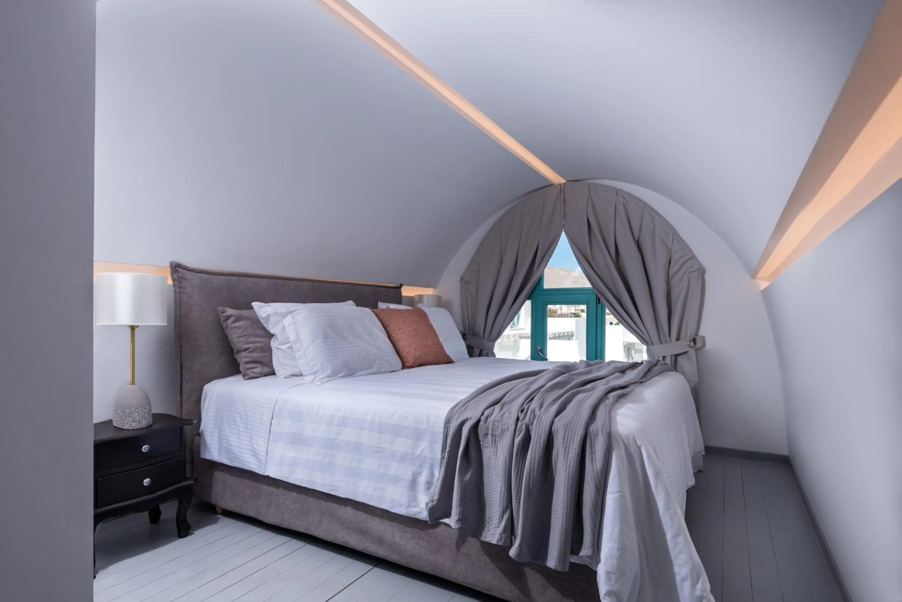 Bed in Santa Irina Luxury Sunny Lofts