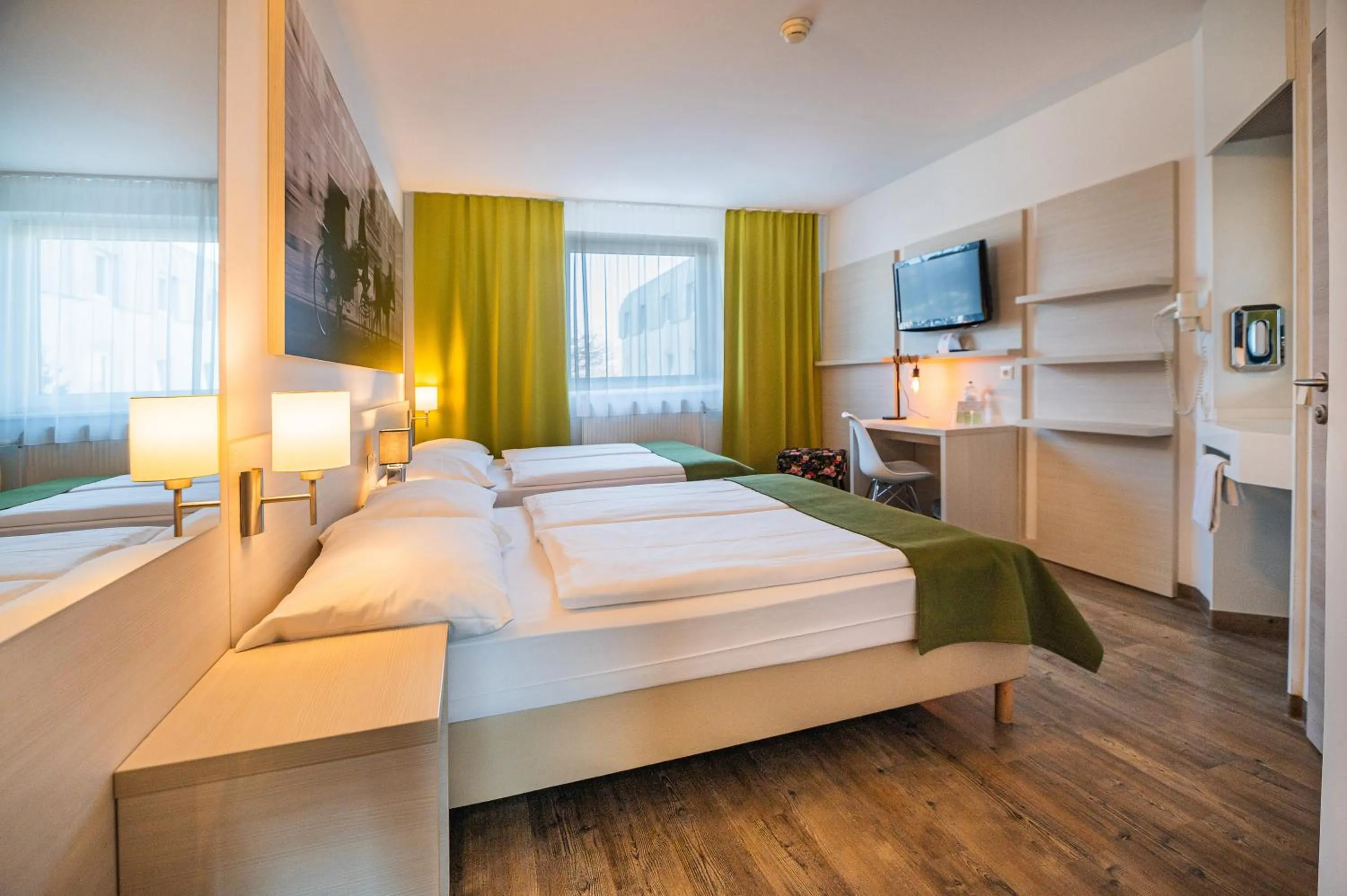 Photo of the whole room, Bed in LifeHotel Vienna Airport