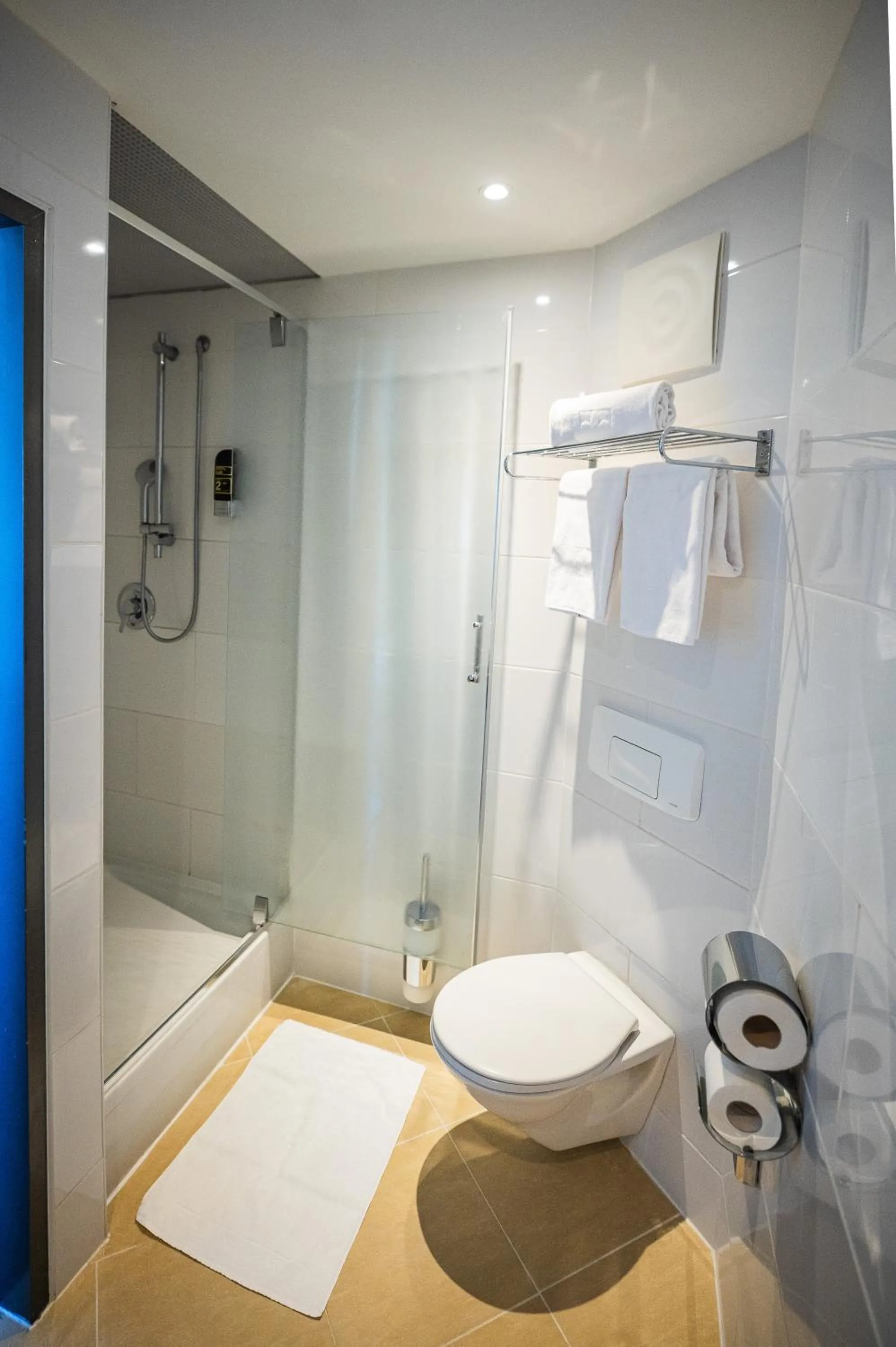 Bathroom in LifeHotel Vienna Airport