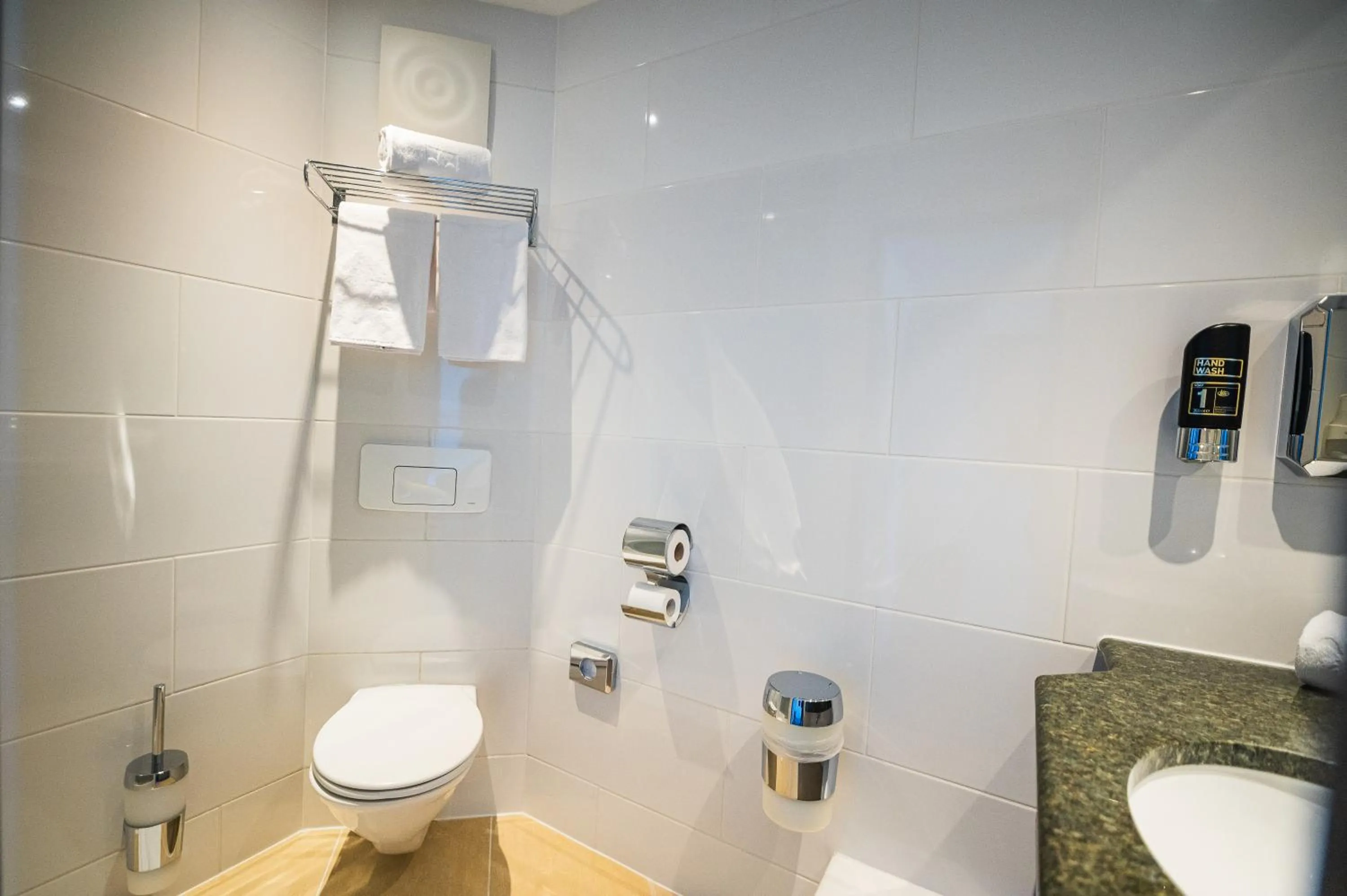 Bathroom in LifeHotel Vienna Airport