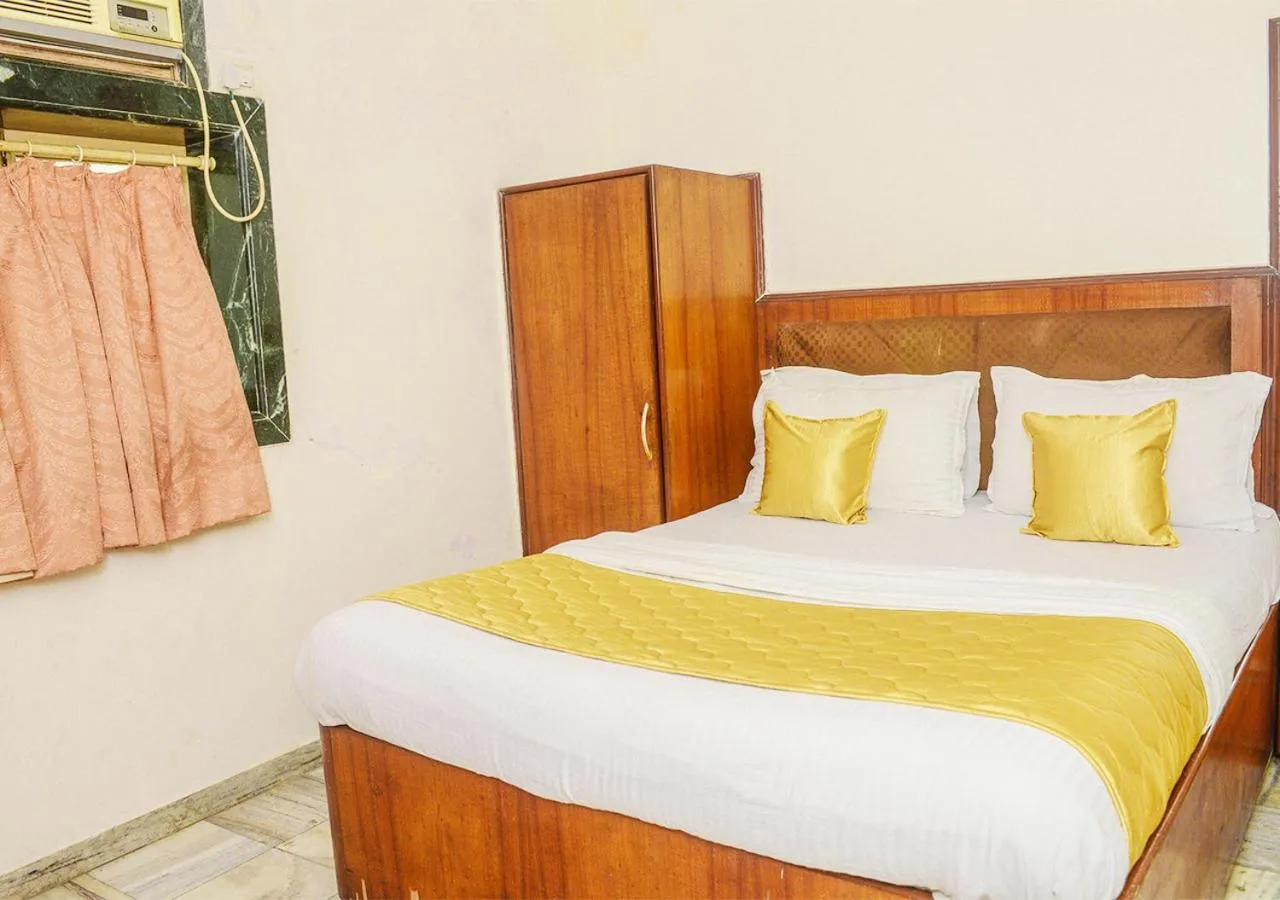 Bedroom in Hotel Subhash- Andheri