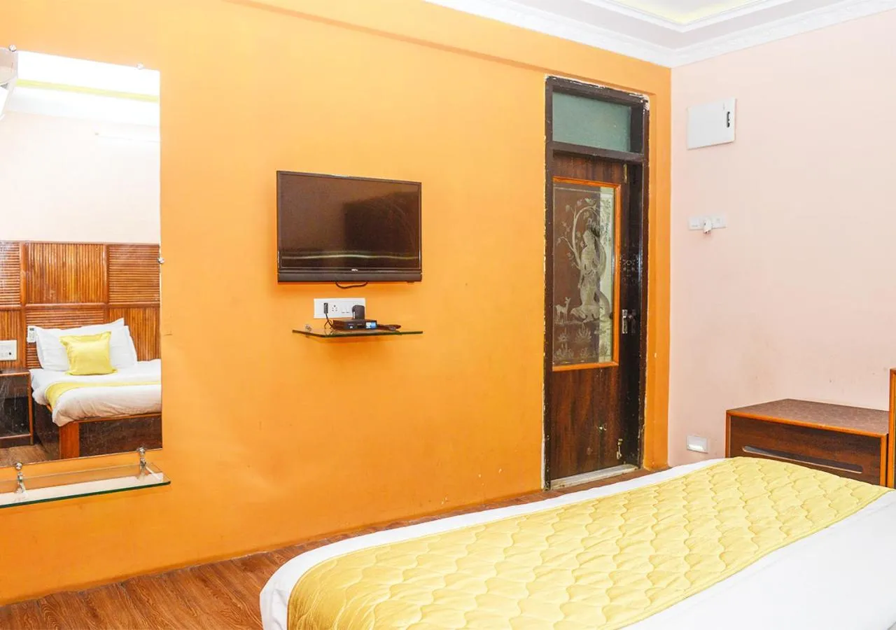 Bedroom in Hotel Subhash- Andheri