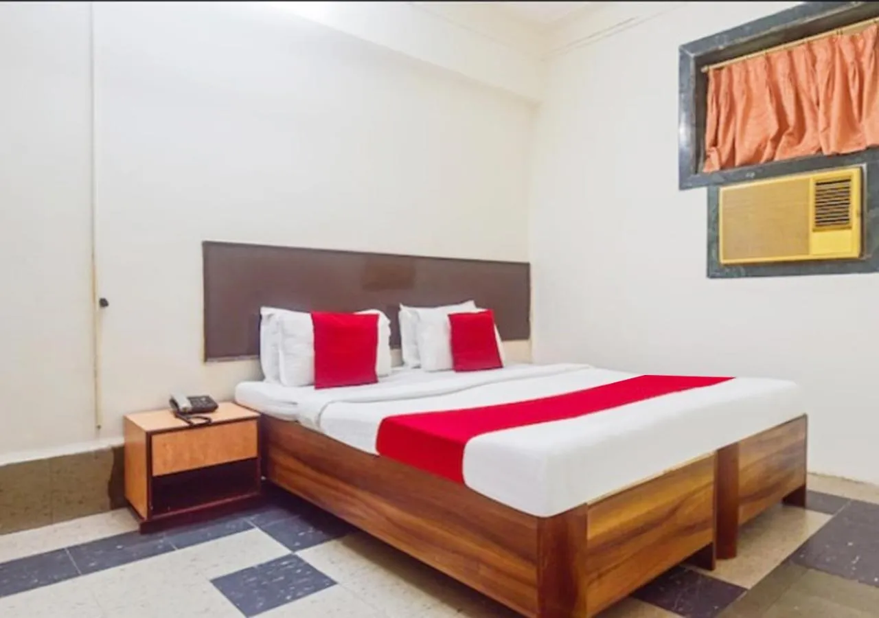 Bed in Hotel Subhash- Andheri