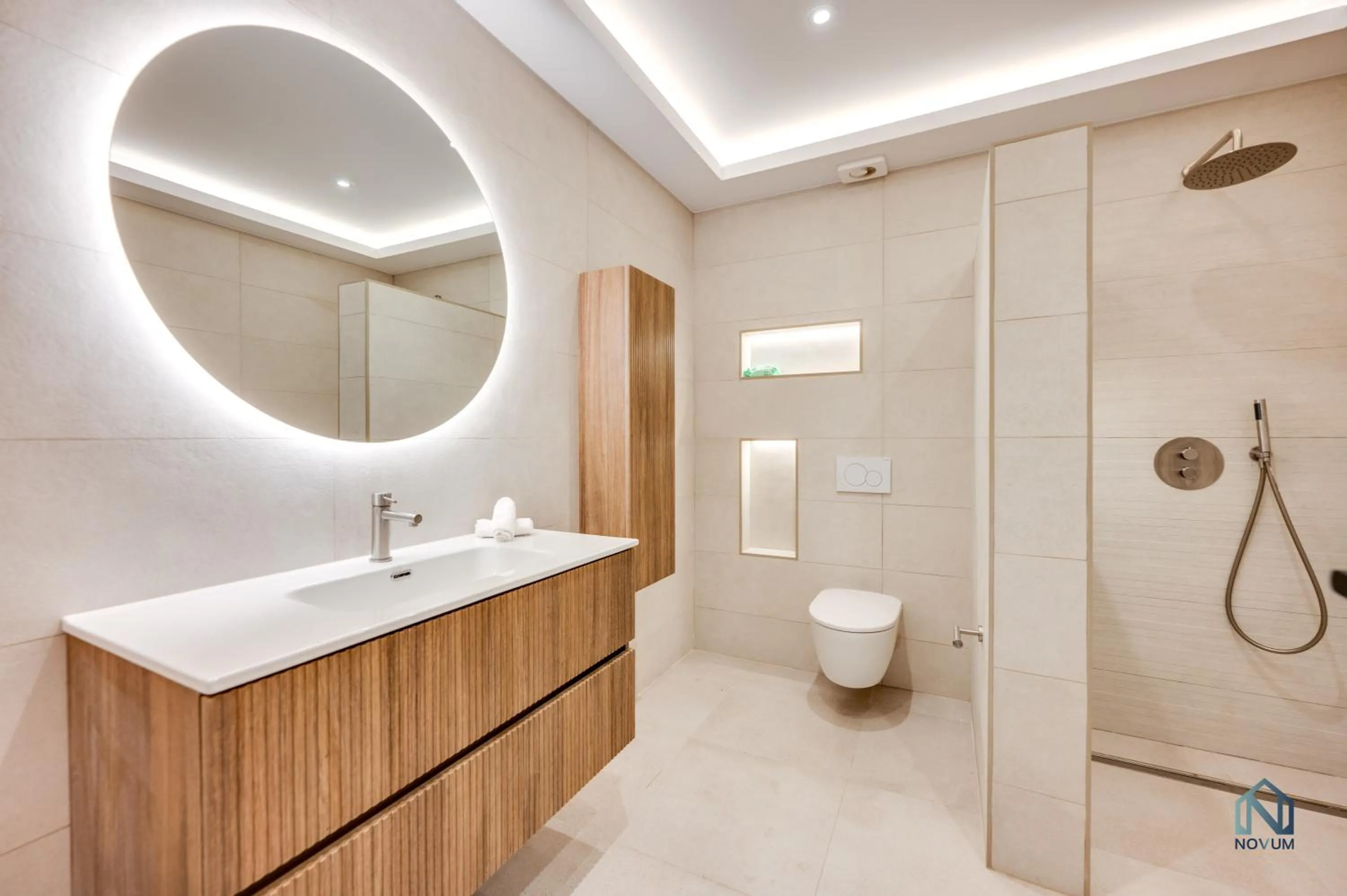 Shower in Luxury 3BED in Aldea Blanca, Pool & Puerto Banús