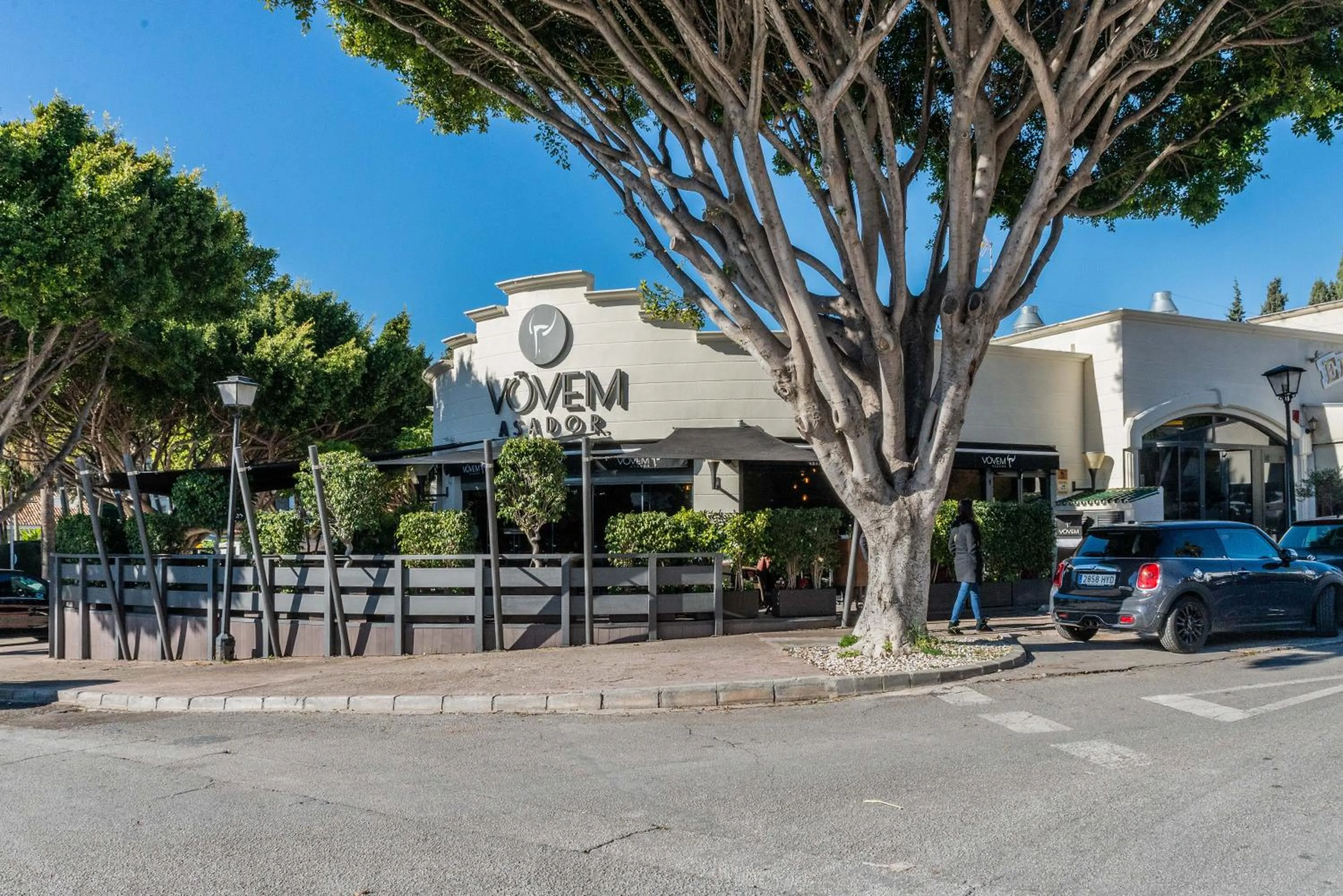 Restaurant/places to eat in Luxury 3BED in Aldea Blanca, Pool & Puerto Banús
