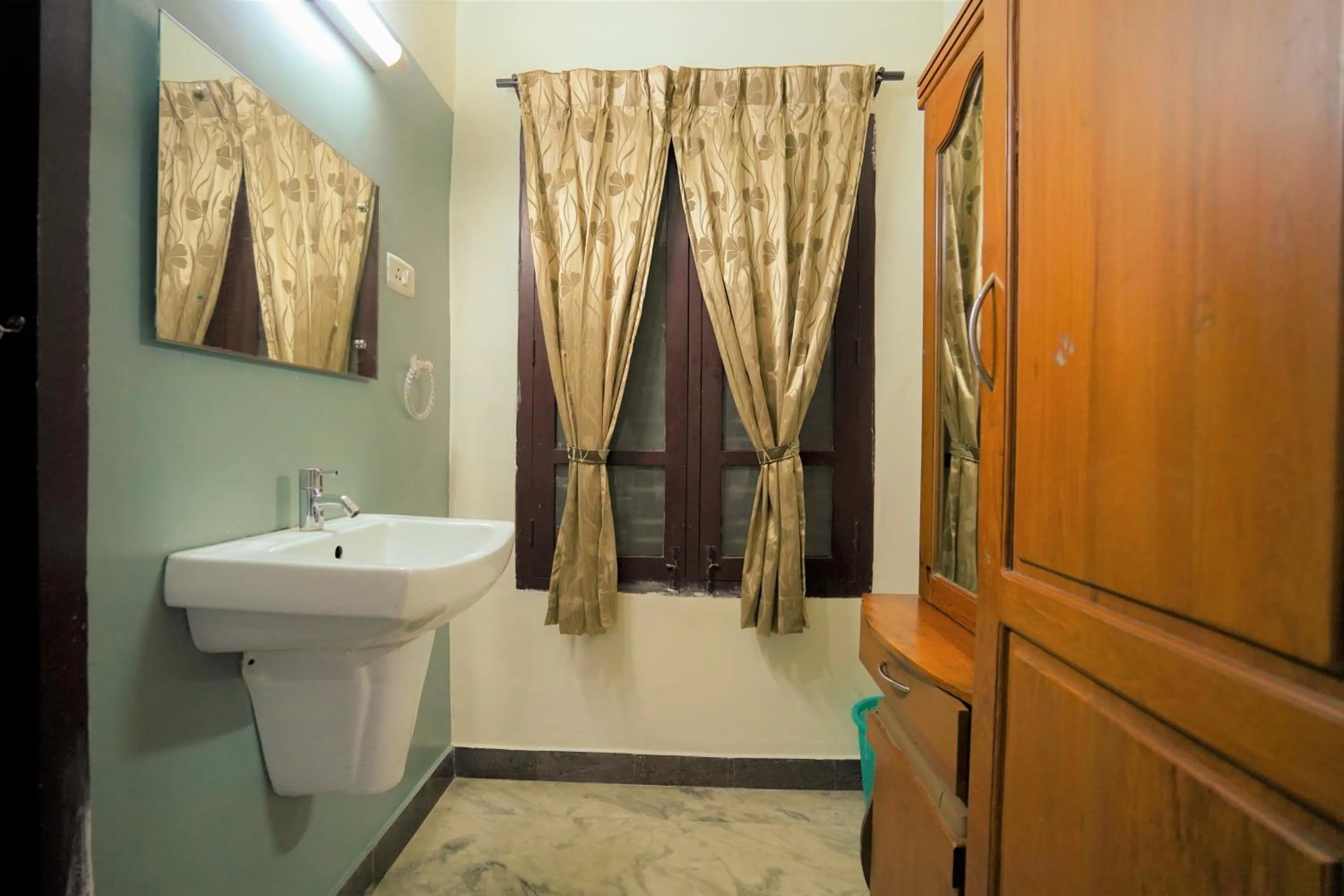 wardrobe in SGS Lodgings International