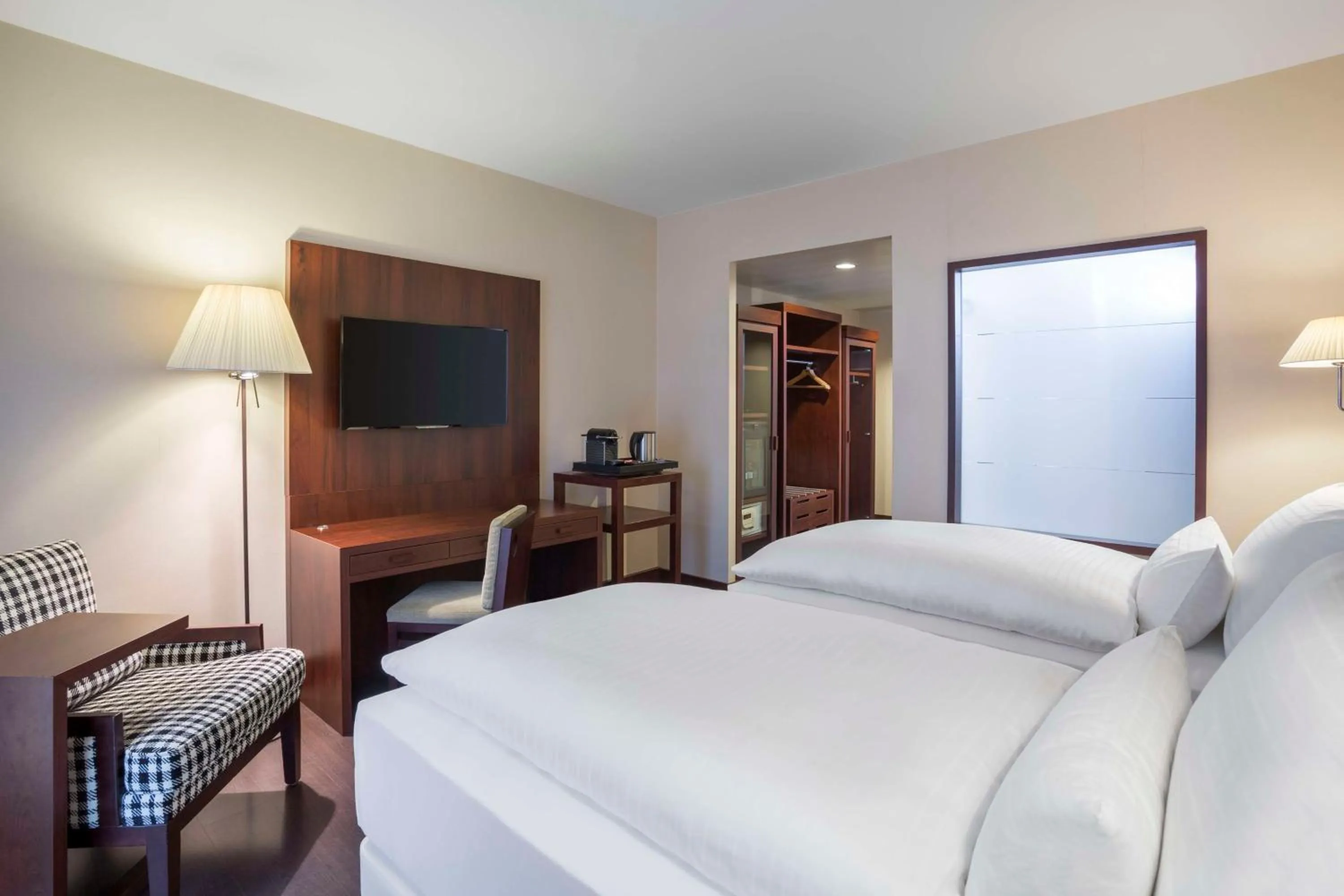 Bedroom, Bed in NH Vienna Airport Conference Center