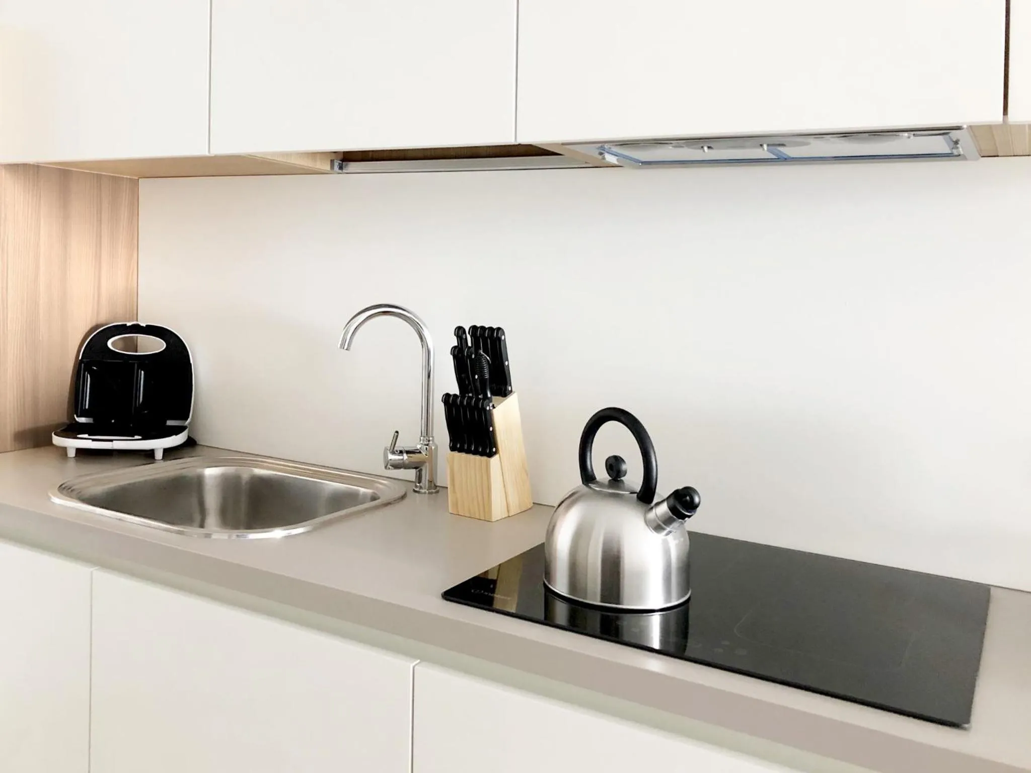 Coffee/tea facilities in Residence Aurora